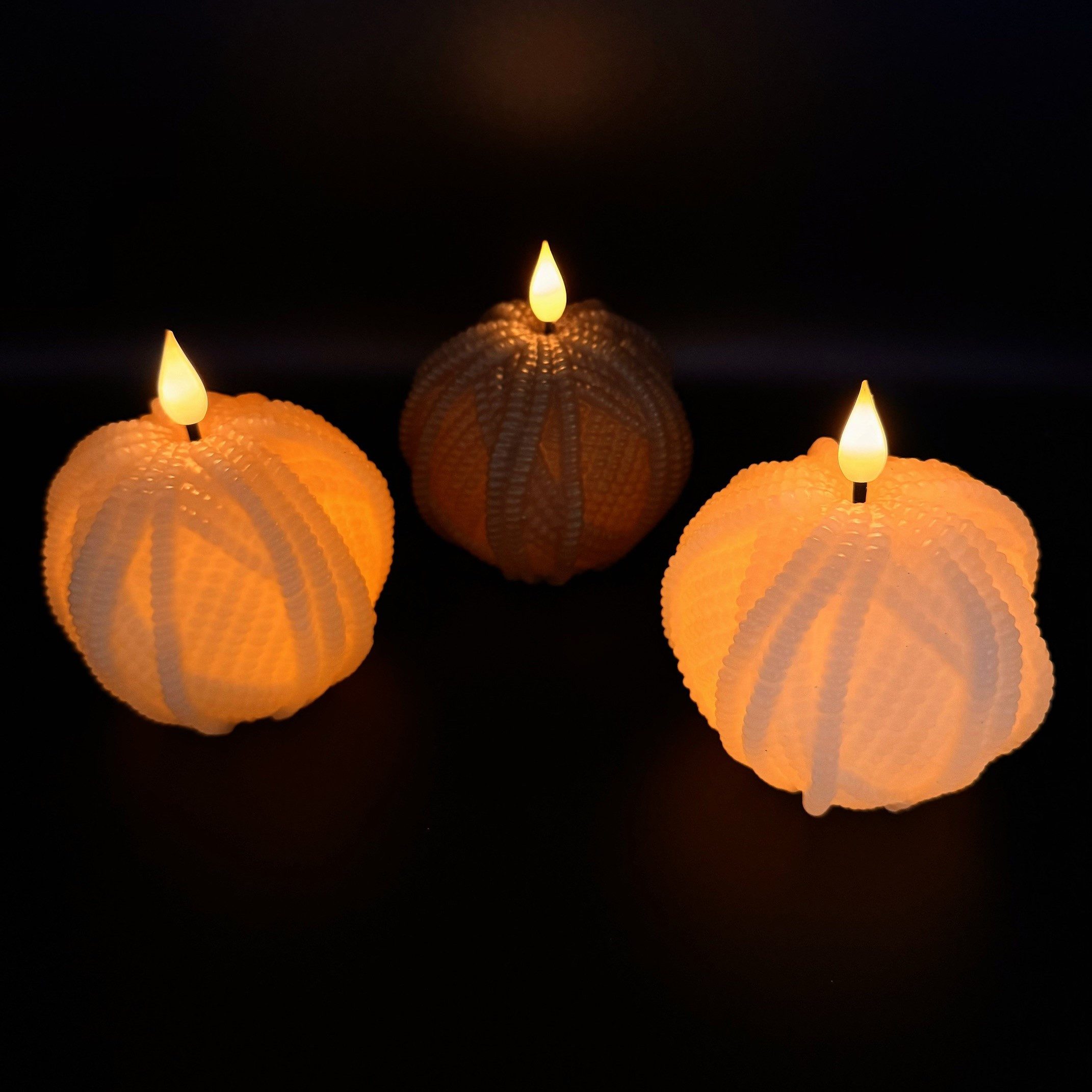 Online-Fuchs LED-Kerze 3er Set runde LED-Kerzen in Wollknäuel-Optik (Grau, Taupe, Creme, mit realistischer Flamme), inkl. 6-Stunden Timerfunktion - aus Echtwachs gefertigt