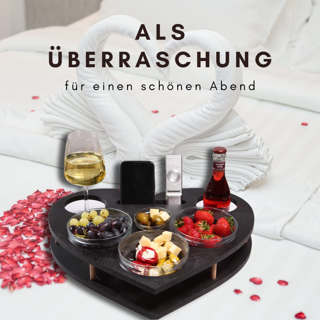 PEGSEN Servierplatte Couchbar Snackbox Herz mit 4 Snackschalen Sofa Tablett, Birkenholz, (lebensmittelechte Glasschalen), passend für Kaffeetassen, Weingläser & 0,5l Flaschen