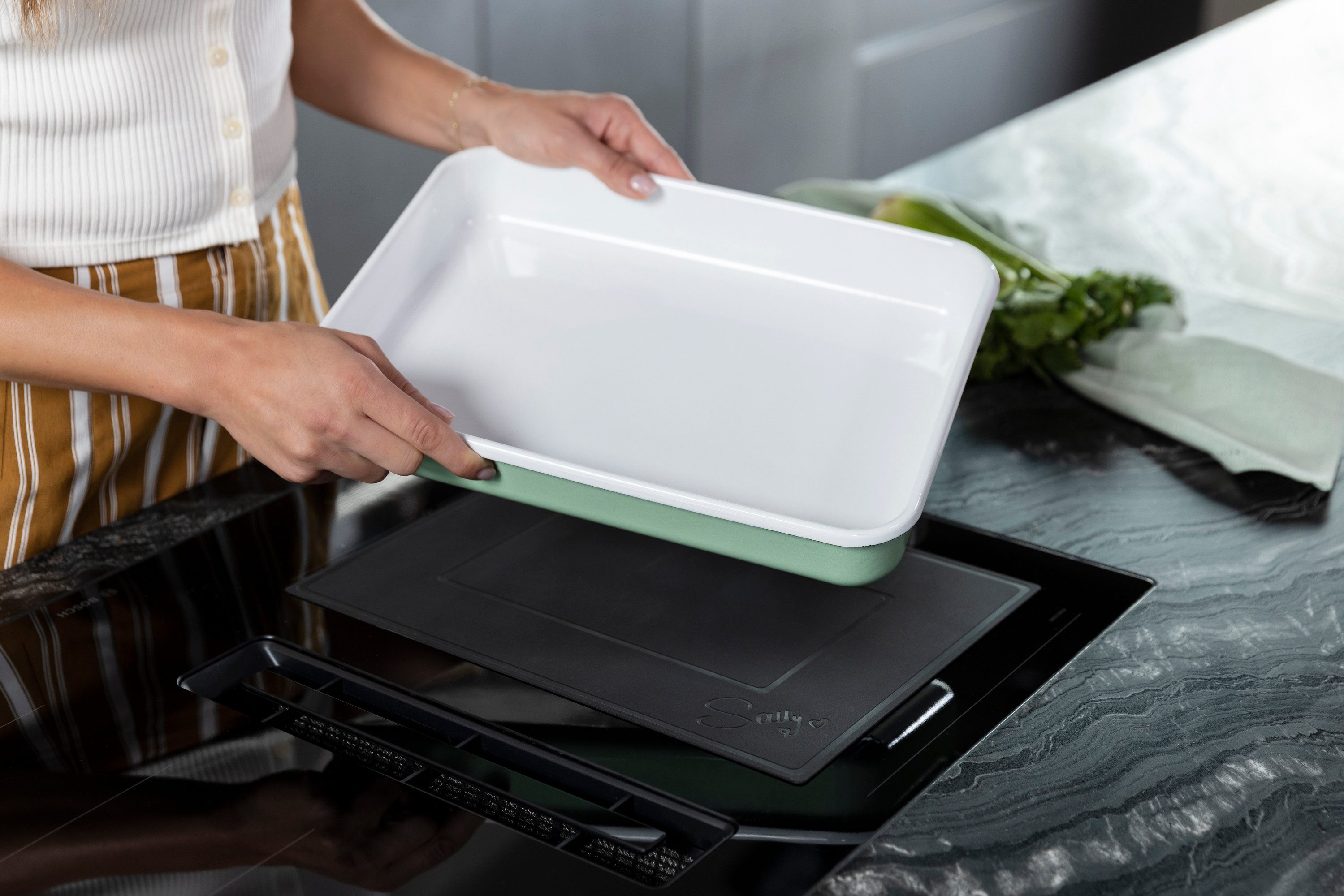 Lazy K InduktionsKochfeldmatte – Aus Silikon & Fiberglas, Kratzschützend, Hitzebeständig Bis 250°C, Spülmaschinenfest