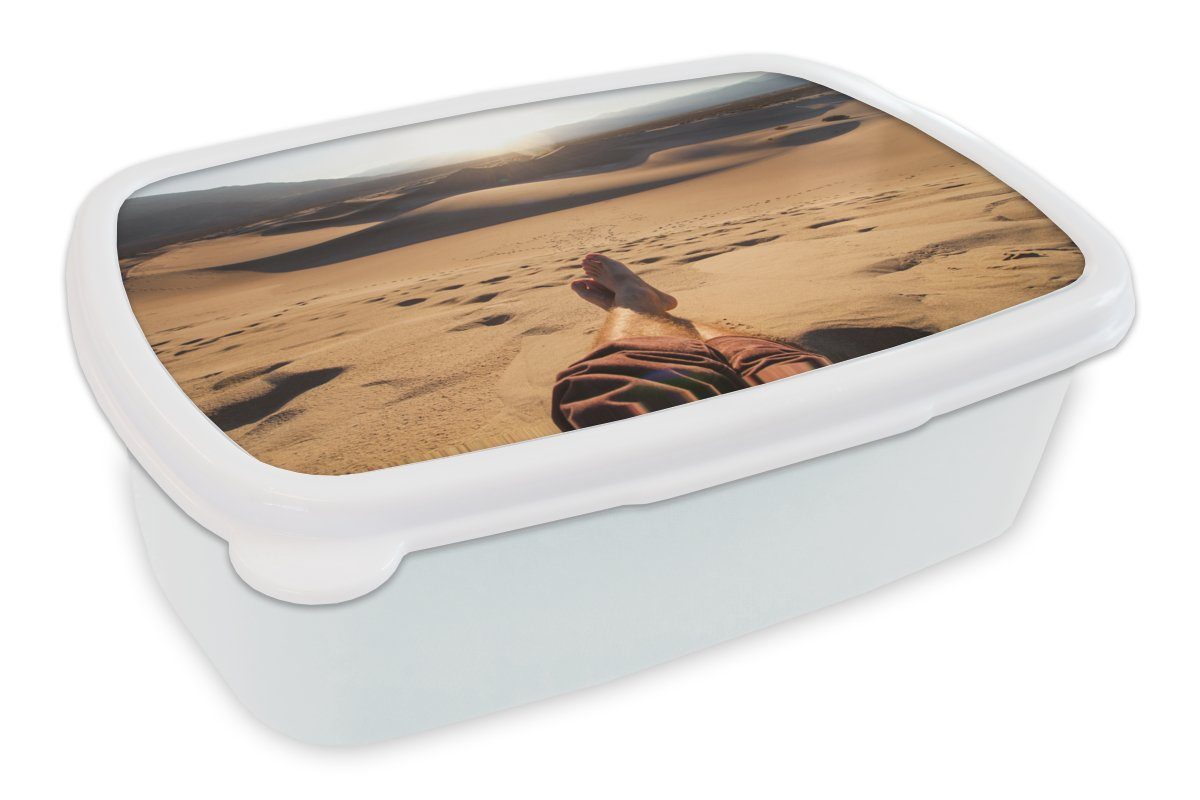 MuchoWow Lunchbox Amerika - Sand - Füße, Kunststoff, (2-tlg), Brotbox für Kinder und Erwachsene, Brotdose, für Jungs und Mädchen weiß