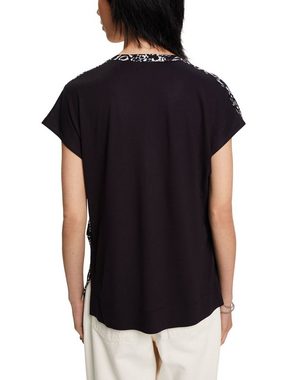 Esprit Collection T-Shirt Gemustertes T-Shirt mit Schlitz am Ausschnitt (1-tlg)