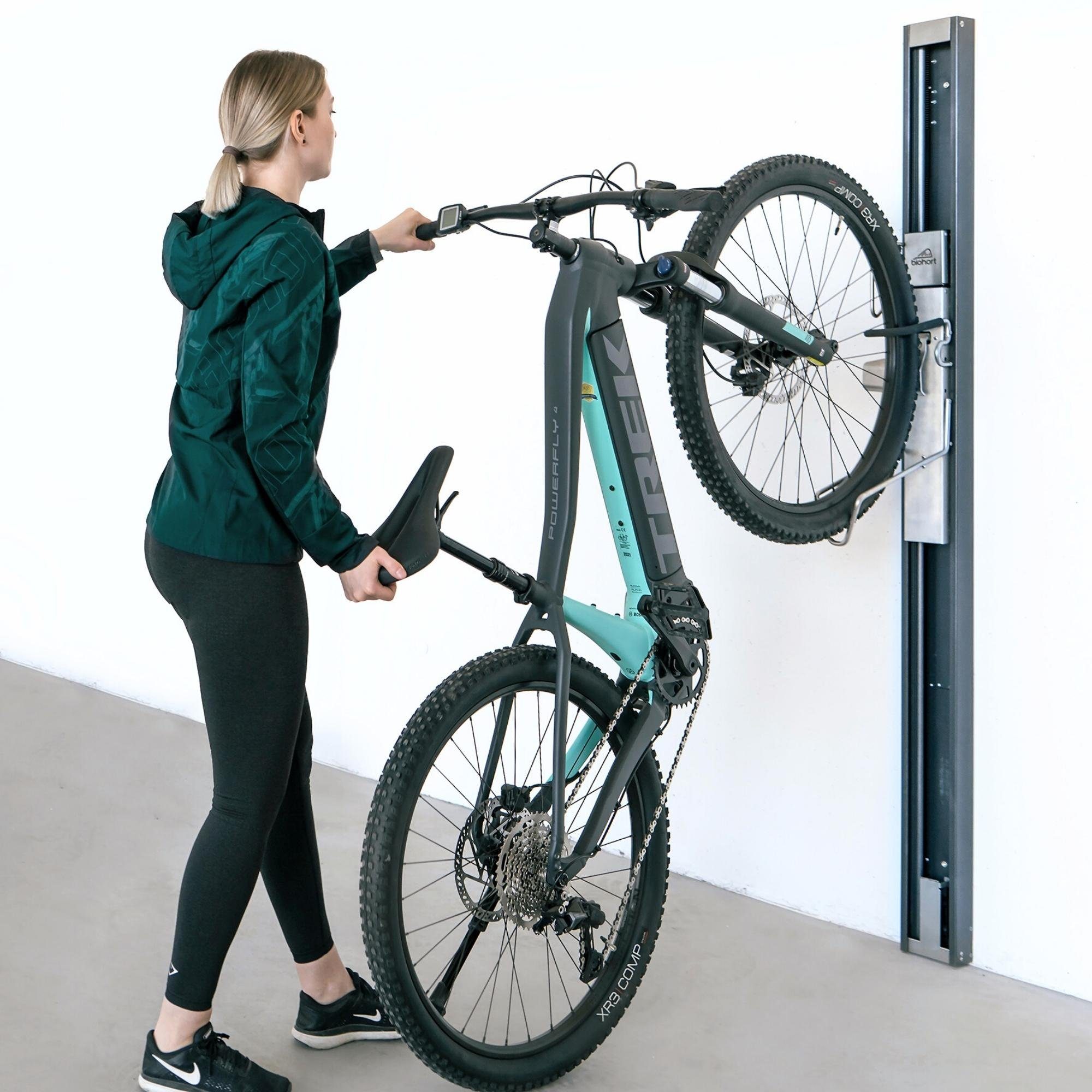 Biohort Fahrradhalter BikeLift (platzsparend & nachrüstbar), Fahrradlift  Wandhalterung für Fahrräder, E-Bikes, bis 30kg