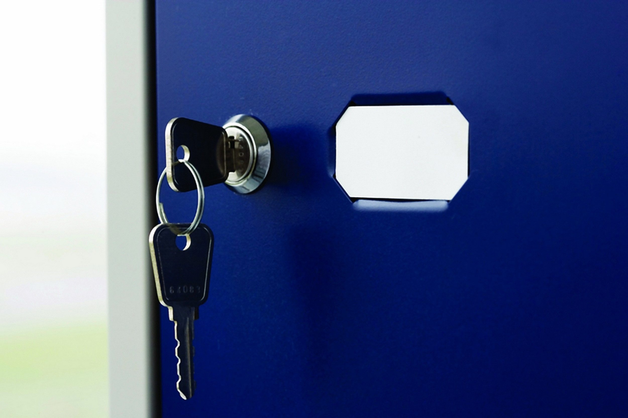 Bisley Spind Garderobenschrank Office in Verkehrsweiß - Maße: H 180 x B 31 x T 46 cm