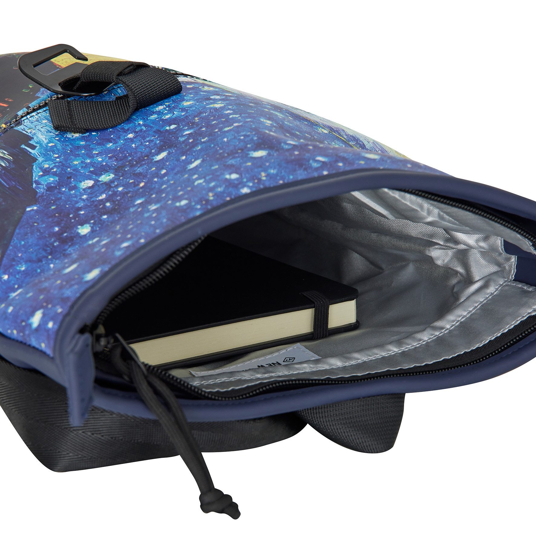 NEW REBELS Cityrucksack kleiner Roll Up RollTop Kurier Rucksack Mart Los Angeles, wasserabweisendes Planenmaterial, Motiv Cafeterrasse nach van Gogh