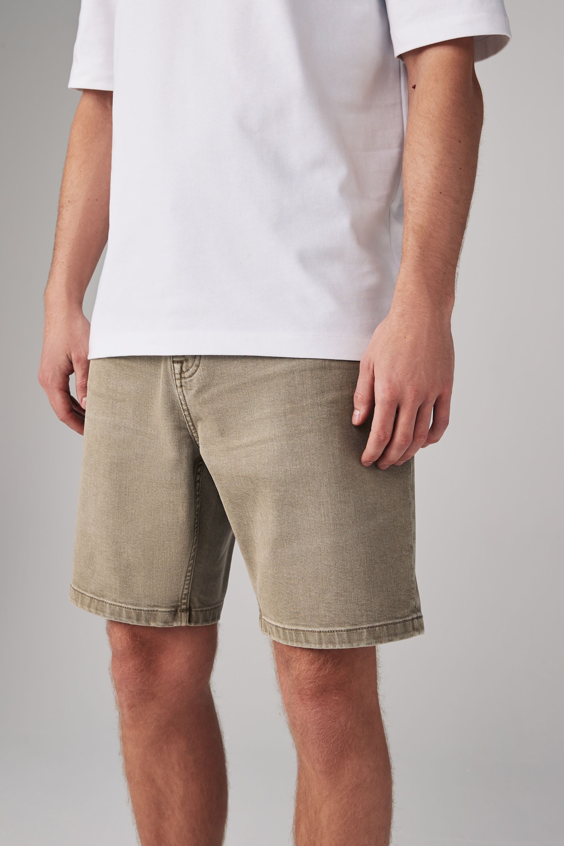 Next Jeansshorts Stückgefärbte Denimshorts (1-tlg) günstig online kaufen