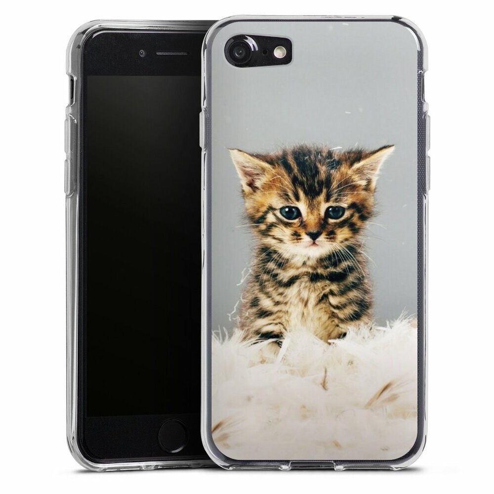 DeinDesign Handyhülle Katze Haustier Feder Kitty, Apple iPhone SE (2022)  Silikon Hülle Bumper Case Handy Schutzhülle