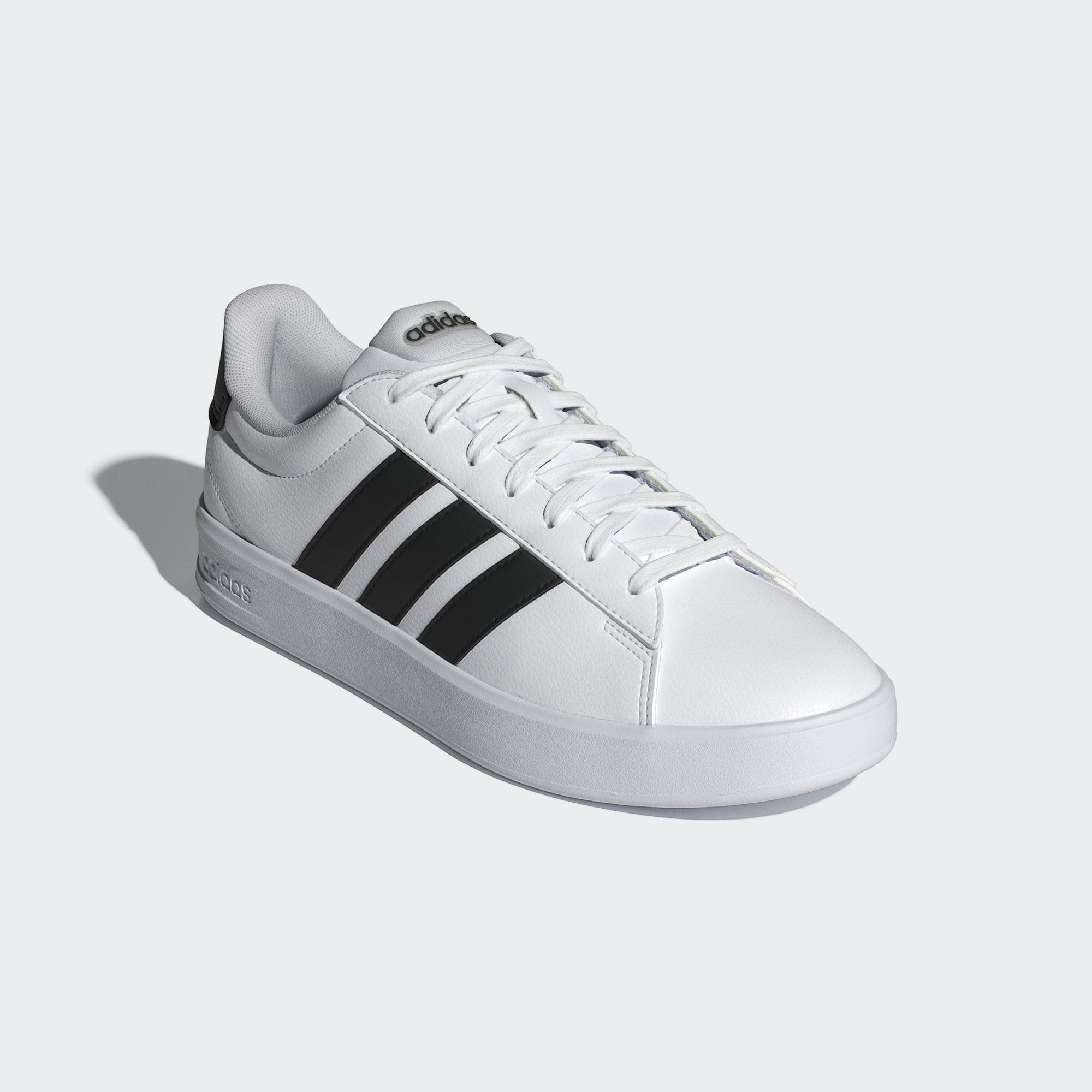 Cloud White / Core Black / Cloud White