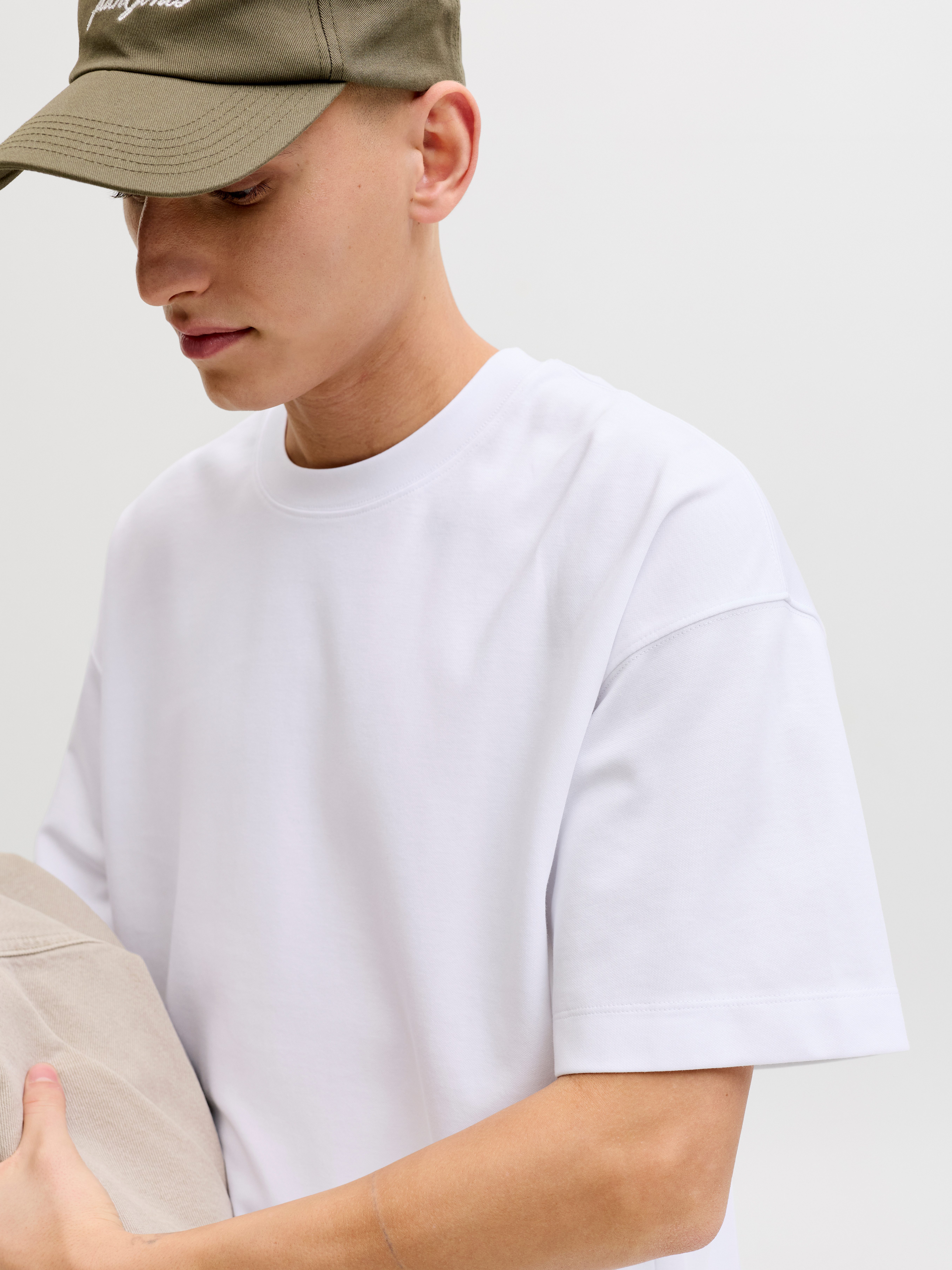 Jack & Jones T-Shirt JJEBARRON TEE SS O-NECK NOOS Baumwollmischung, loose fit