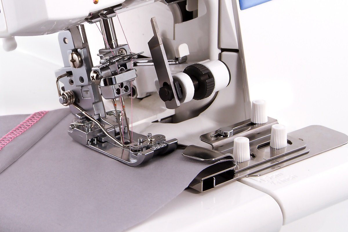 Juki Nähmaschine MCS-1800 Kirei, inkl. Saumführung