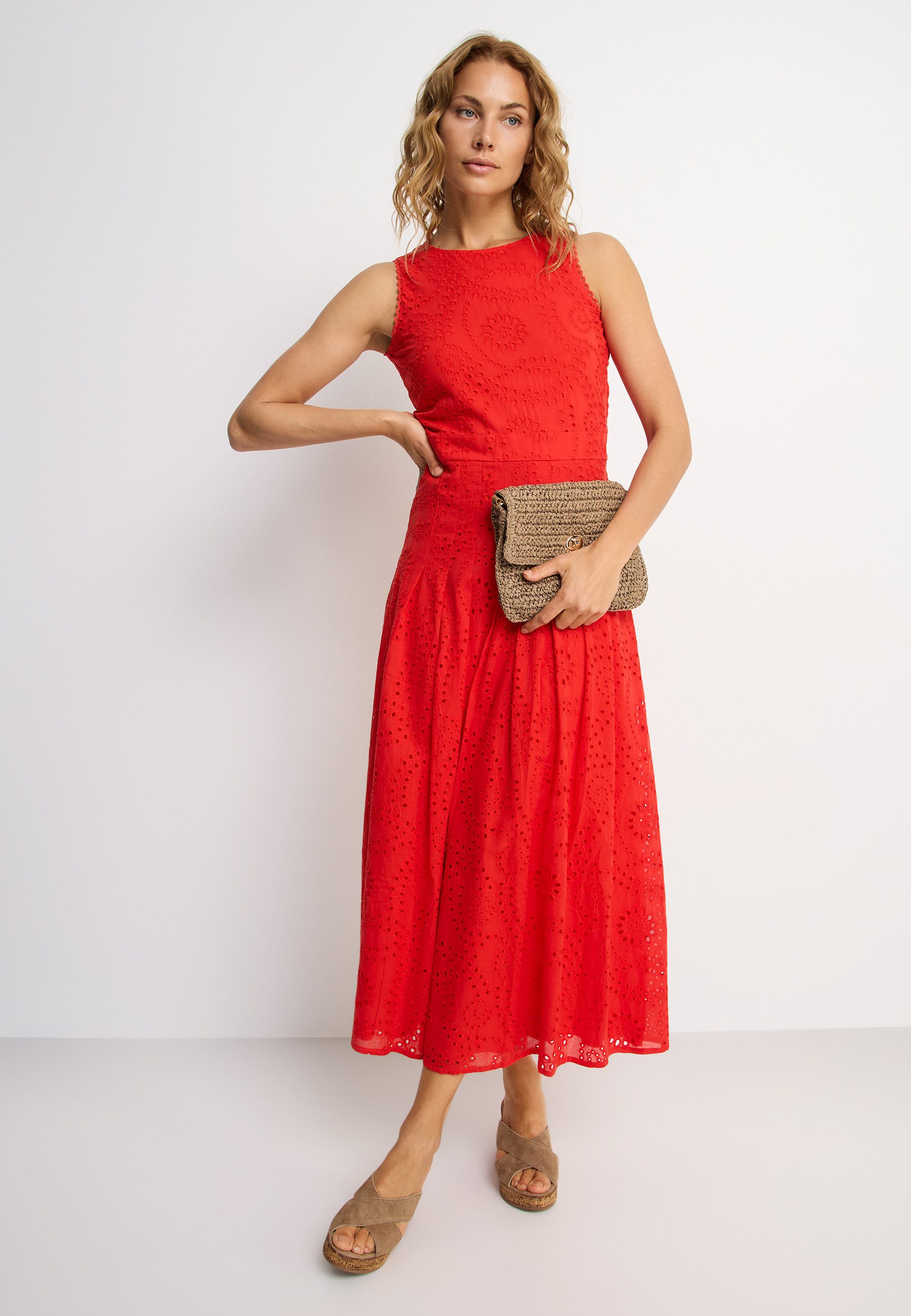 Buffalo Spitzenkleid in Maxilänge mit modischer Lochstickerei elegantes Sommerkleid, Maxikleid mit Stickerei, A-Linie, festlich
