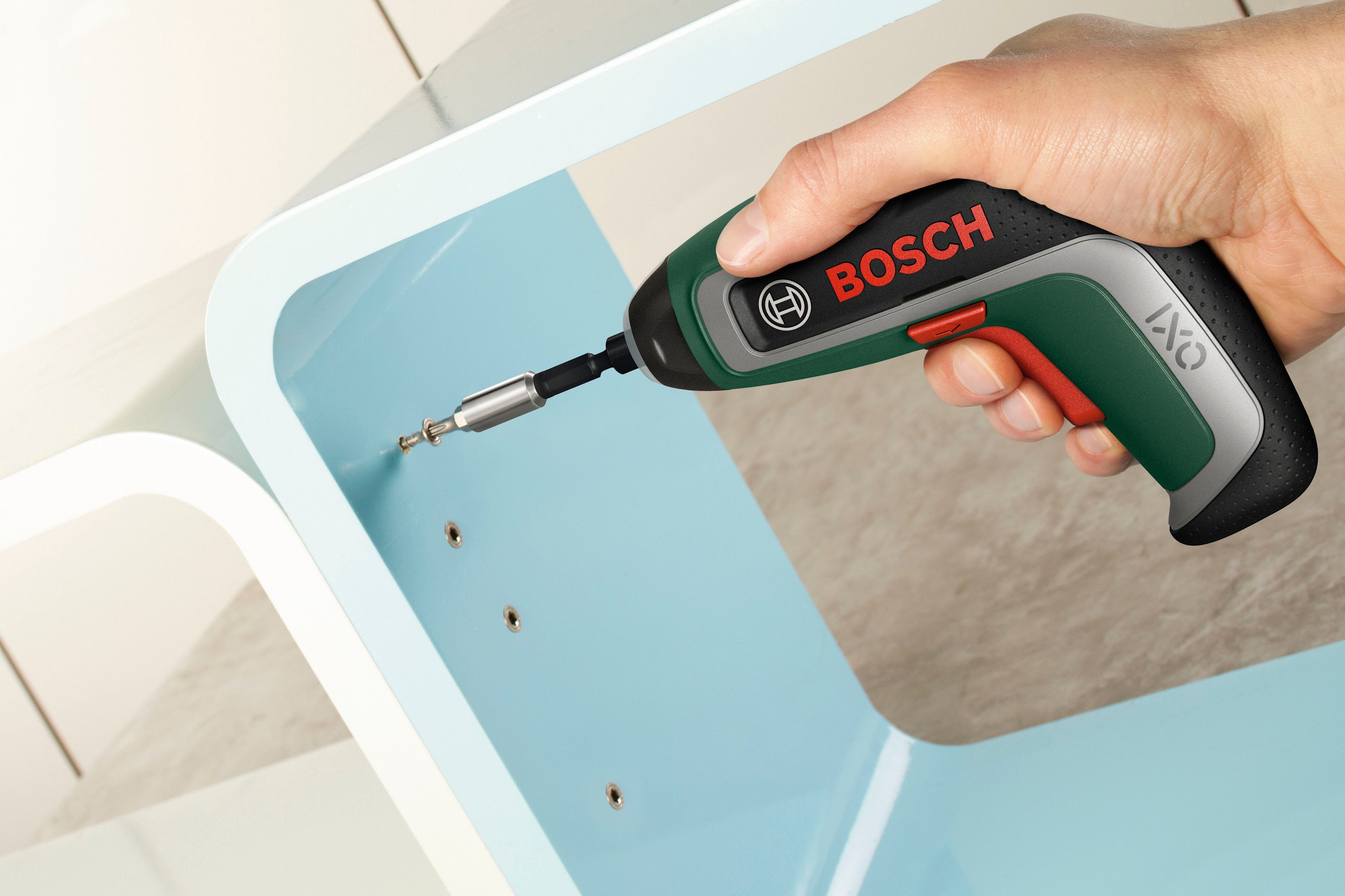 Bosch Home & Garden Akku-Schrauber »IXO 7«, 5,5 Nm, (Set), 10-tlg. Bit-Set, Winkelaufsatz, Exzenteraufsatz, Aufbewahrungsbox