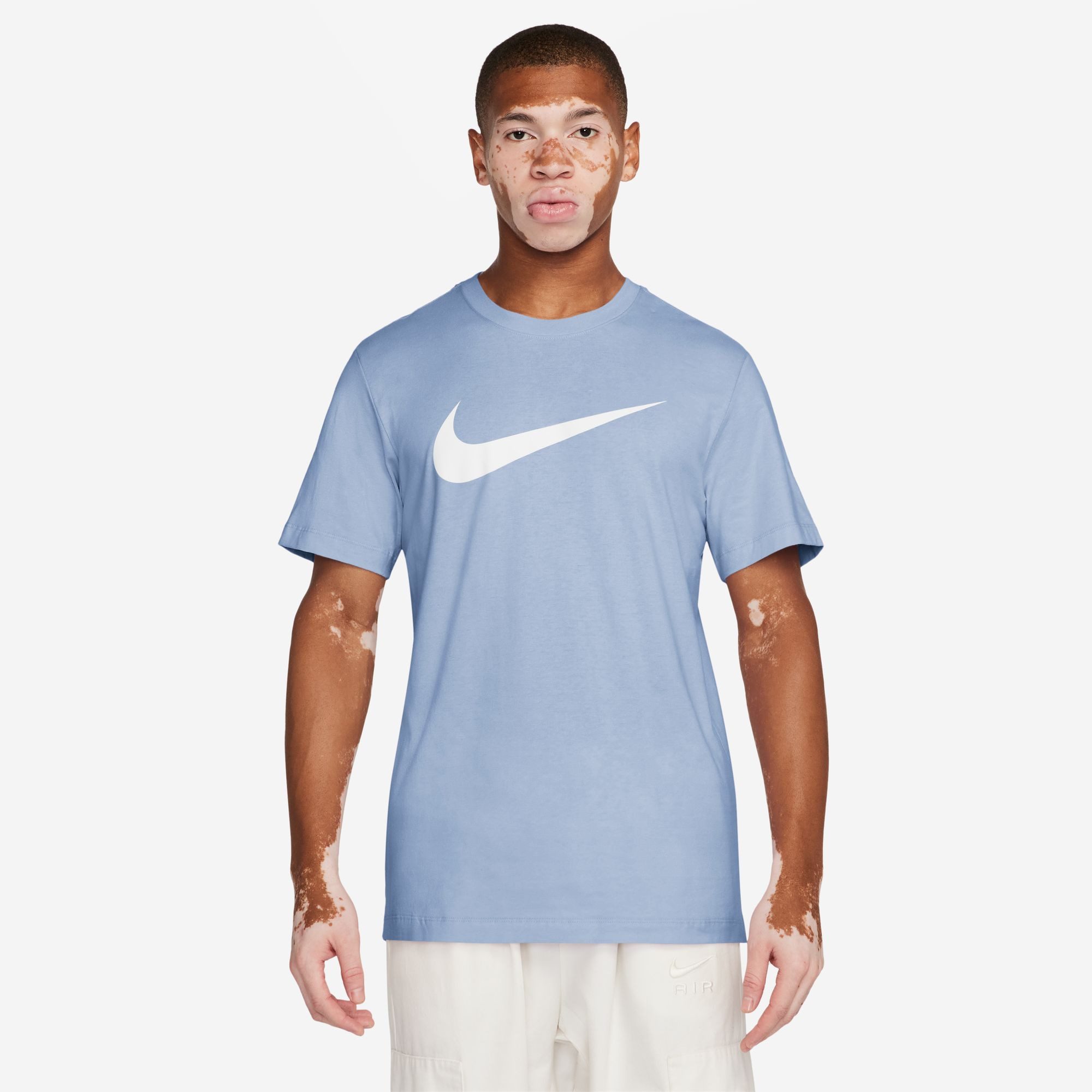 Nike Sportswear T-Shirt M NSW TEE ICON SWOOSH Kurzarm, Rundhalsausschnitt, aus Baumwolle