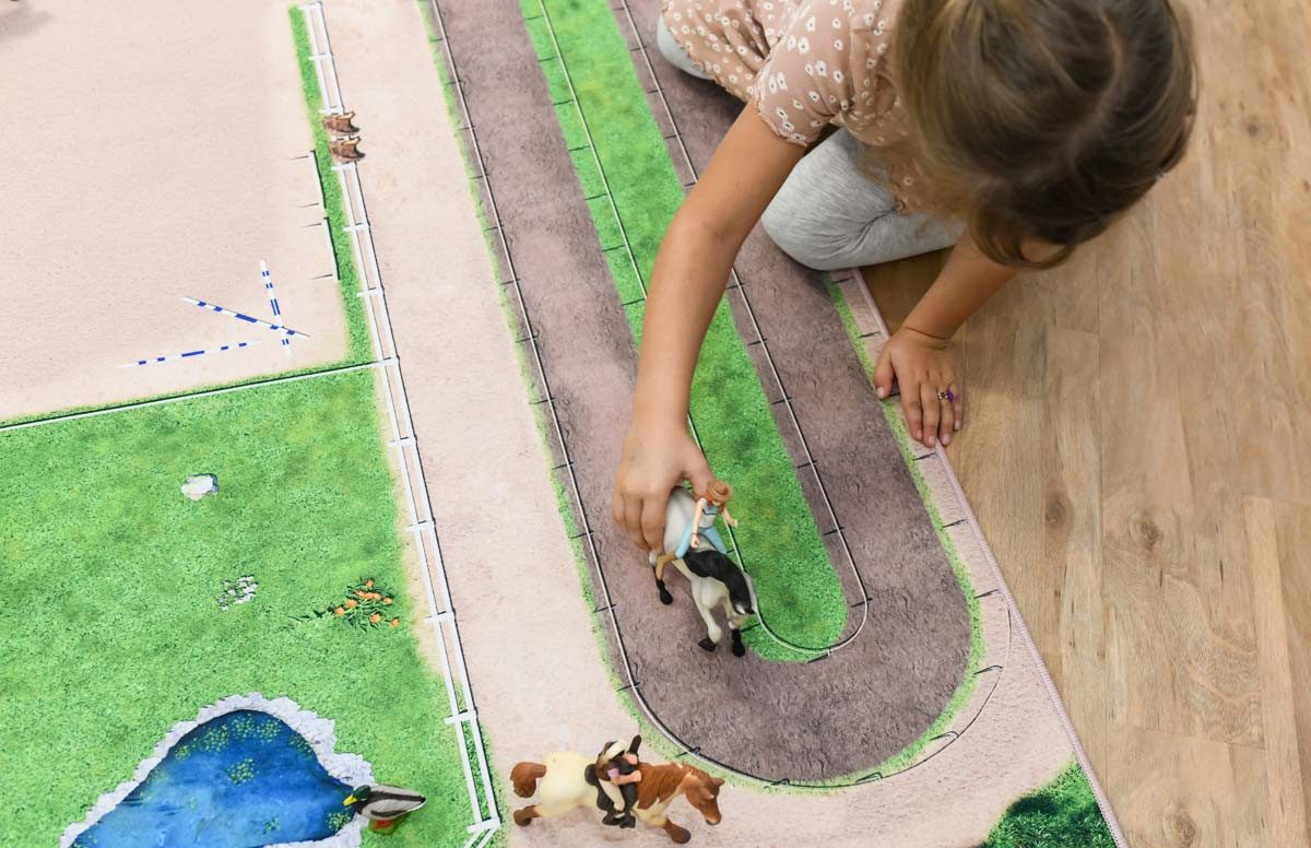 SkippiDoo Kinderteppich Spielteppich Pferde z.B. Schleich® Kinderzimmerteppich Kinderteppich – Bild 4 von 5