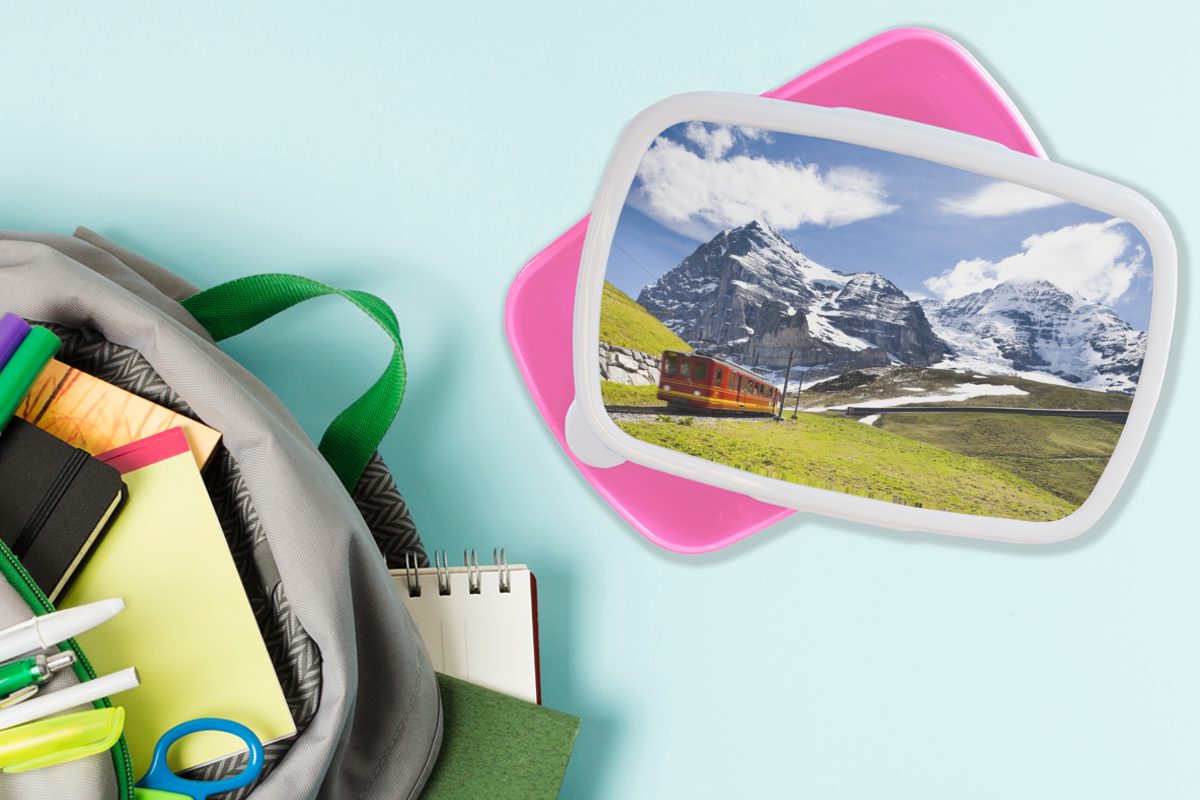 Hintergrund, im Mädchen, Brotbox Ein Erwachsene, Kinder, Kunststoff Lunchbox (2-tlg), MuchoWow mit rosa Brotdose Kunststoff, Snackbox, roter für Bergen Zug