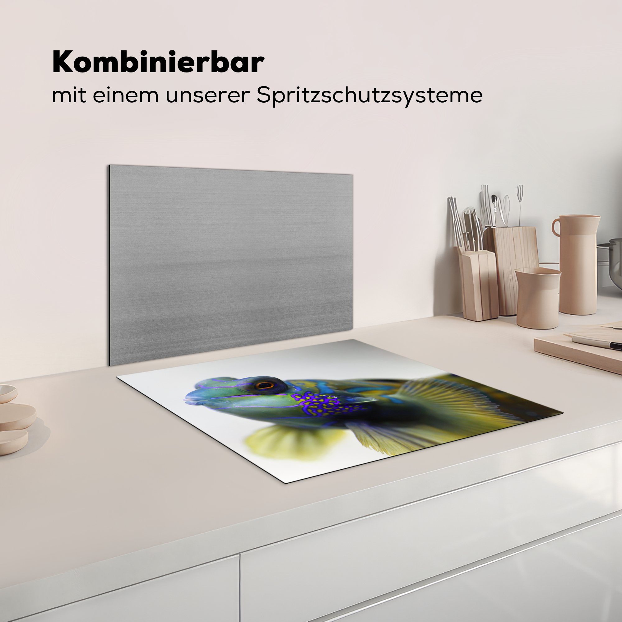 Herdblende-/Abdeckplatte Vinyl, Blau 60x52 Arbeitsfläche tlg), Ceranfeldabdeckung MuchoWow Mobile - cm, Mandarin-Zahnfisch - Fisch, (1 nutzbar,