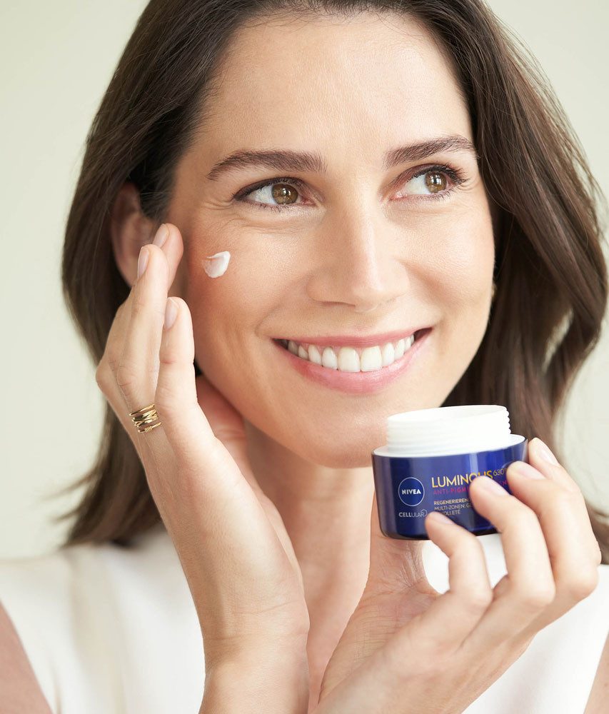 Nivea Nachtcreme LUMINOUS630 ANTI-PIGMENTFLECKEN, Beugt Neuentstehung vor, spendet Feuchtigkeit, mit Hyaluronsäure.