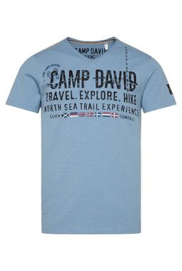 CAMP DAVID V-Shirt mit offener Kante am Ausschnitt