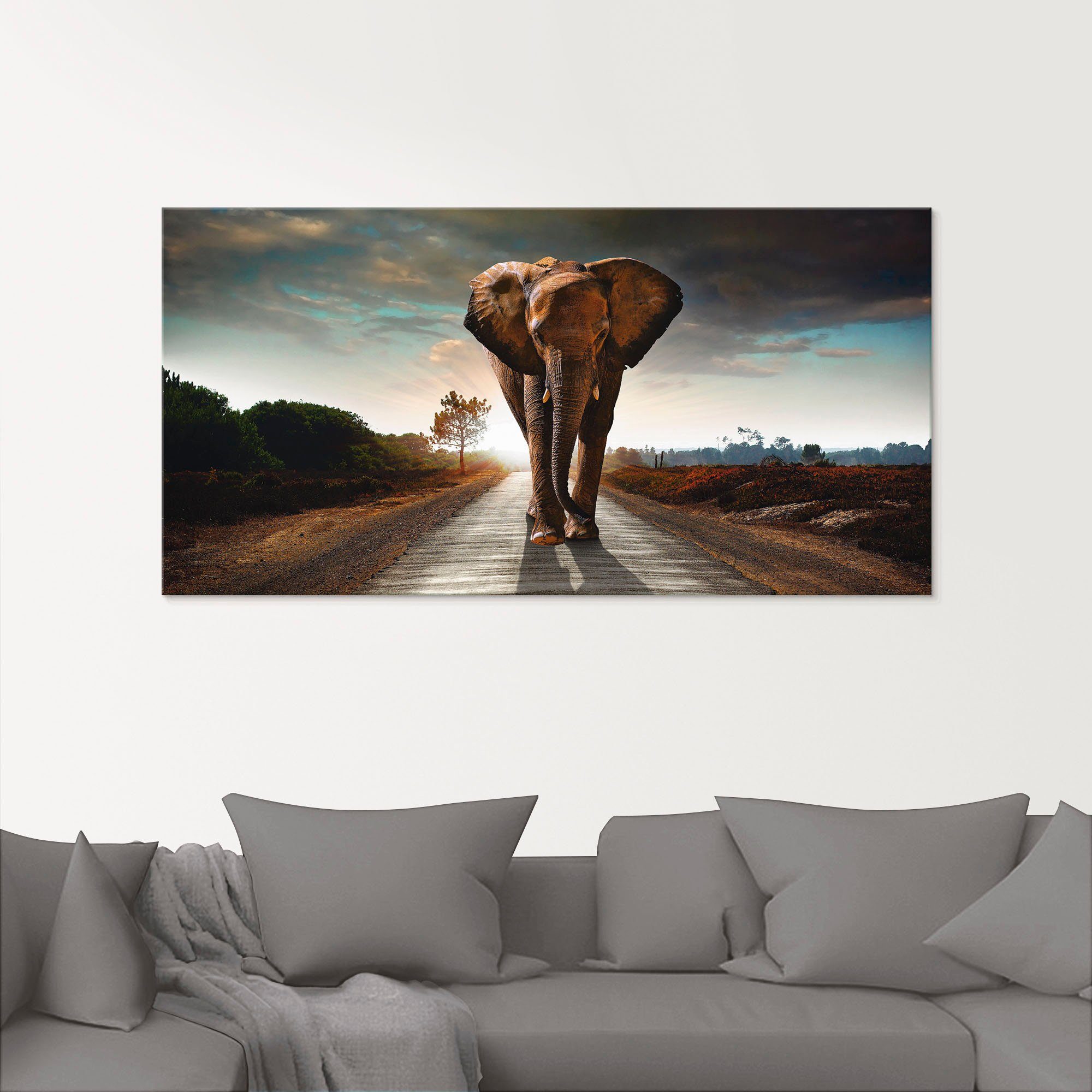 Artland Glasbild Ein Elefant läuft auf der Straße, Wildtiere (1 St), in verschiedenen Größen