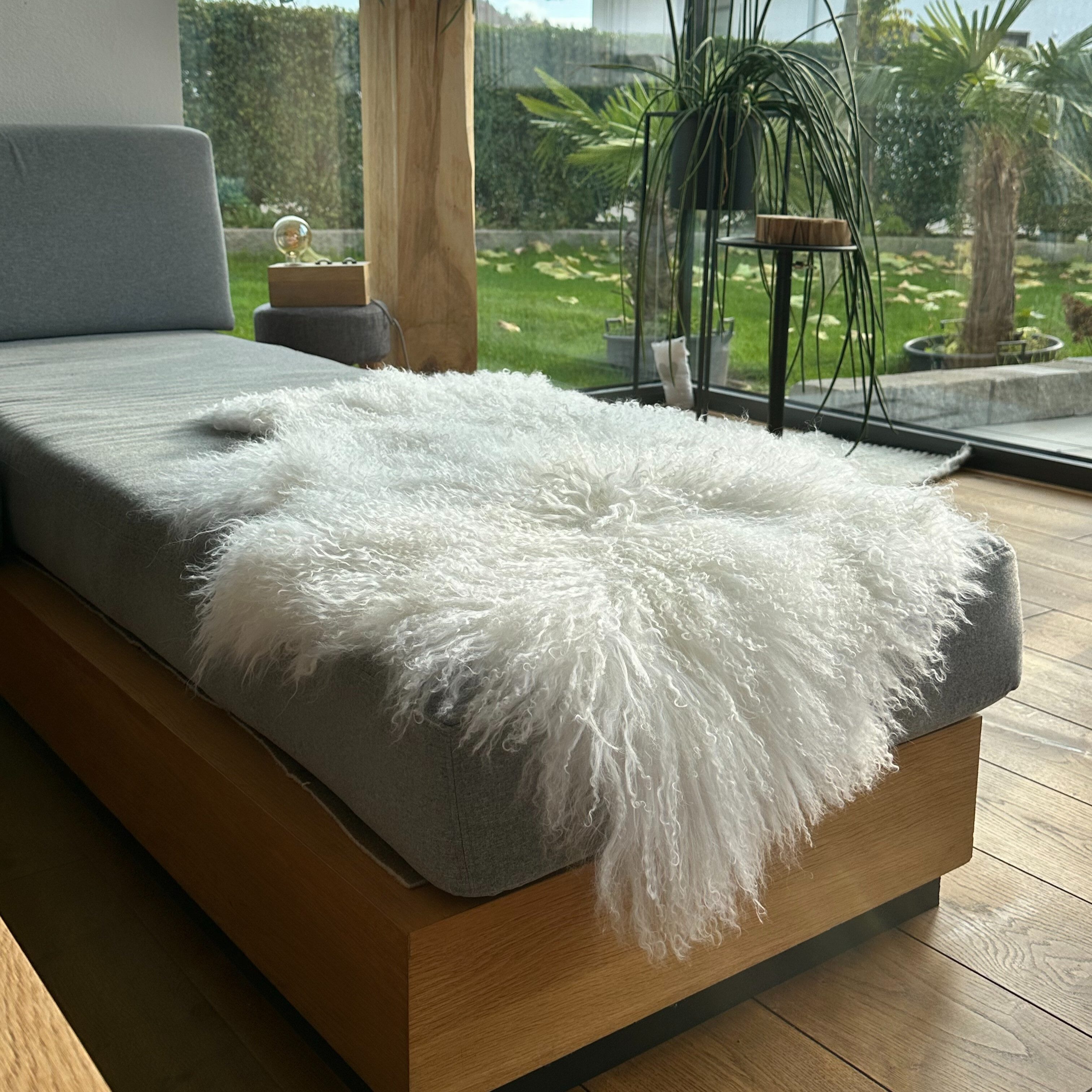 LIRA Deko Fellteppich Lammfell Tibetlamm Echtfell Lammteppich - Läufer große Farbauswahl, fellförmig, waschbar, in verschiedenen Größen, weich & langlebig