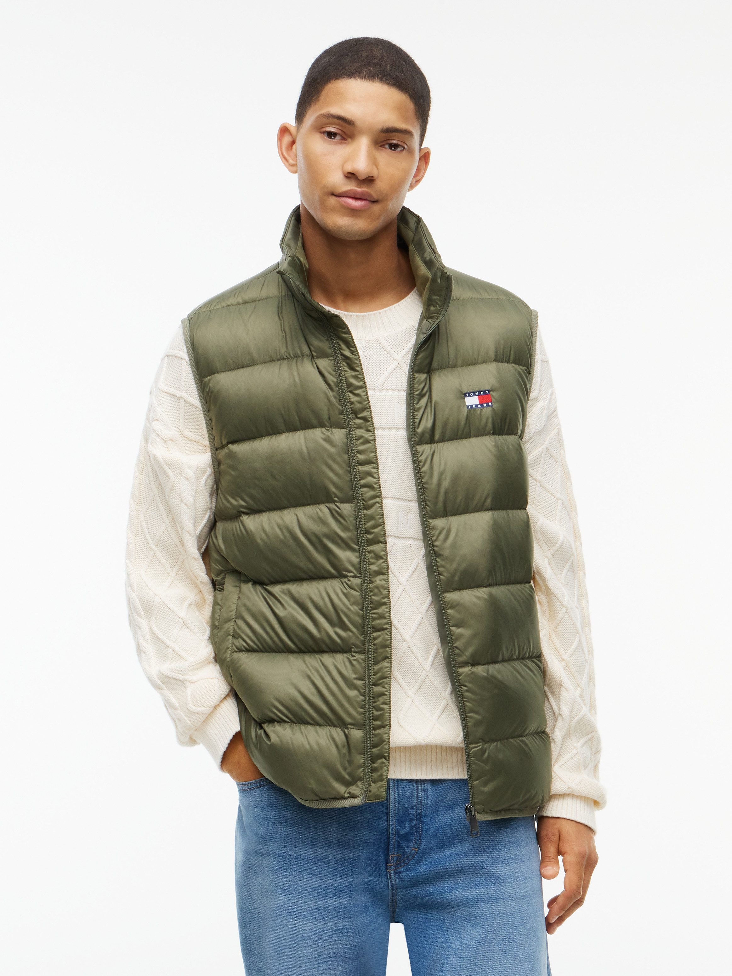 Tommy Jeans Daunenweste TJM LIGHT DOWN PACKABLE VEST Regular fit mit Stehkragen