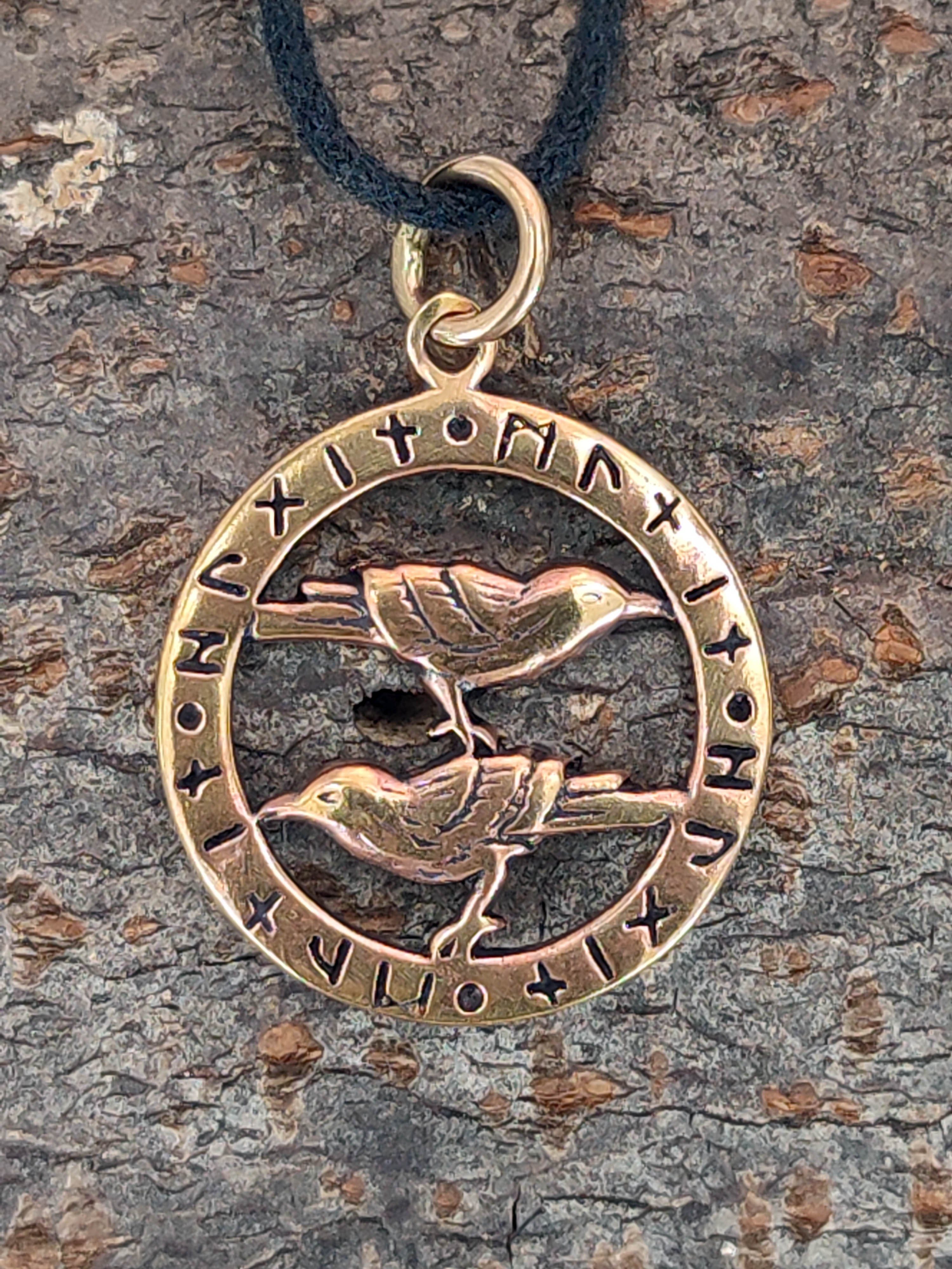 Leather Rabe Runen Namen Raben Kettenanhänger Hugin Munin of Kiss Odins Runenring Anhänger Odin Bronze