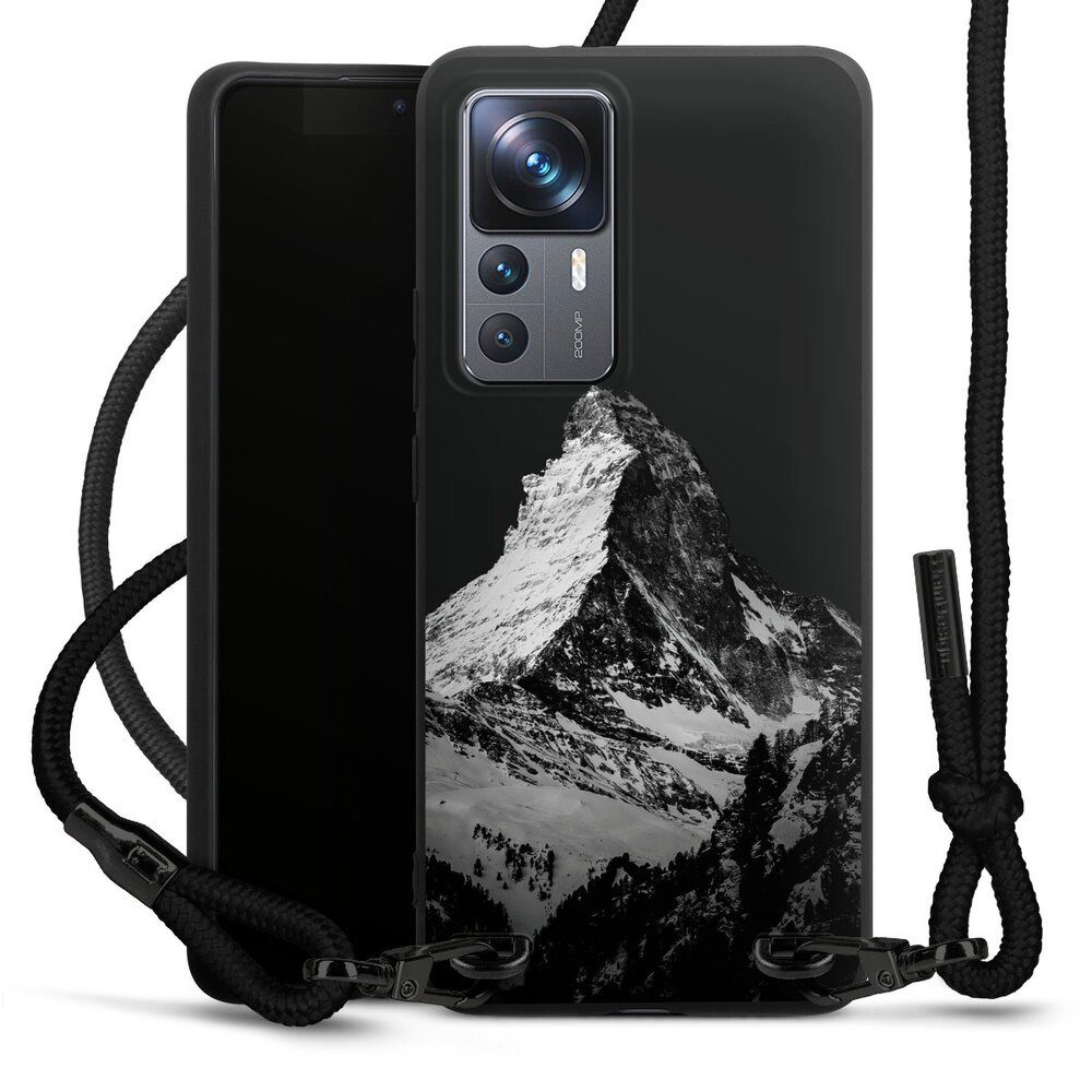DeinDesign Handyhülle Berg Schnee Alpspitze Snow Capped Mountains Grayscale, Xiaomi 12T Pro 5G Premium Handykette Hülle mit Band Case zum Umhängen