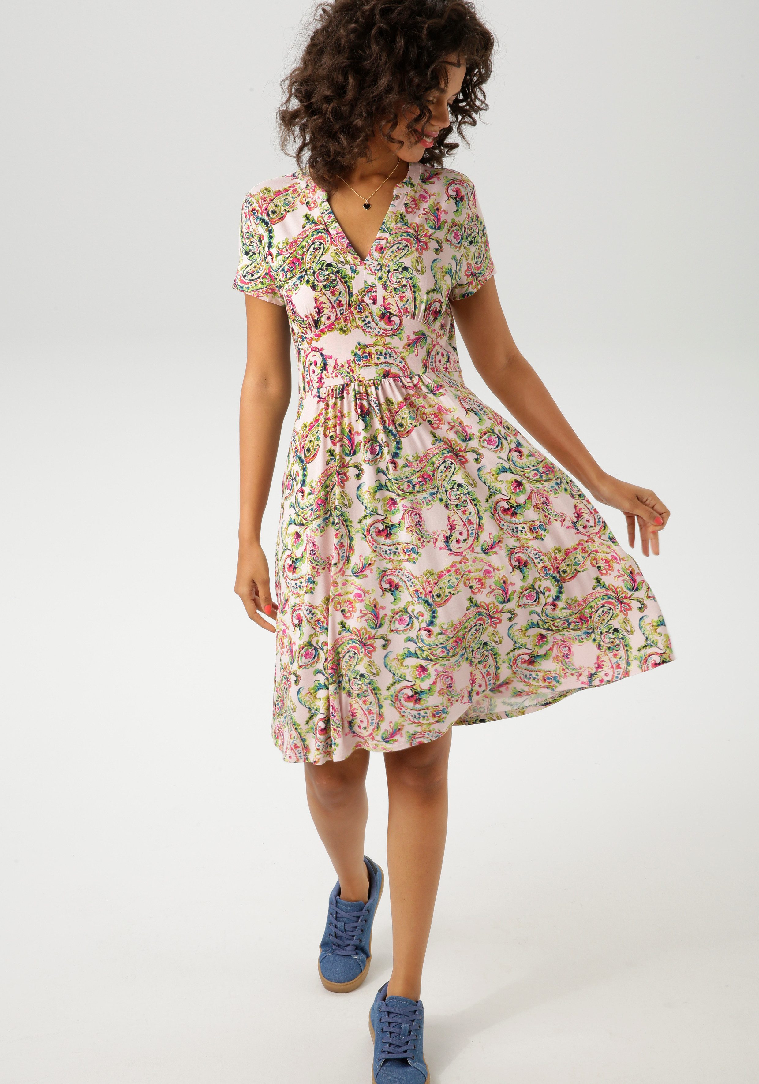 Aniston CASUAL Sommerkleid mit fantasievollem farbharmonischen günstig online kaufen