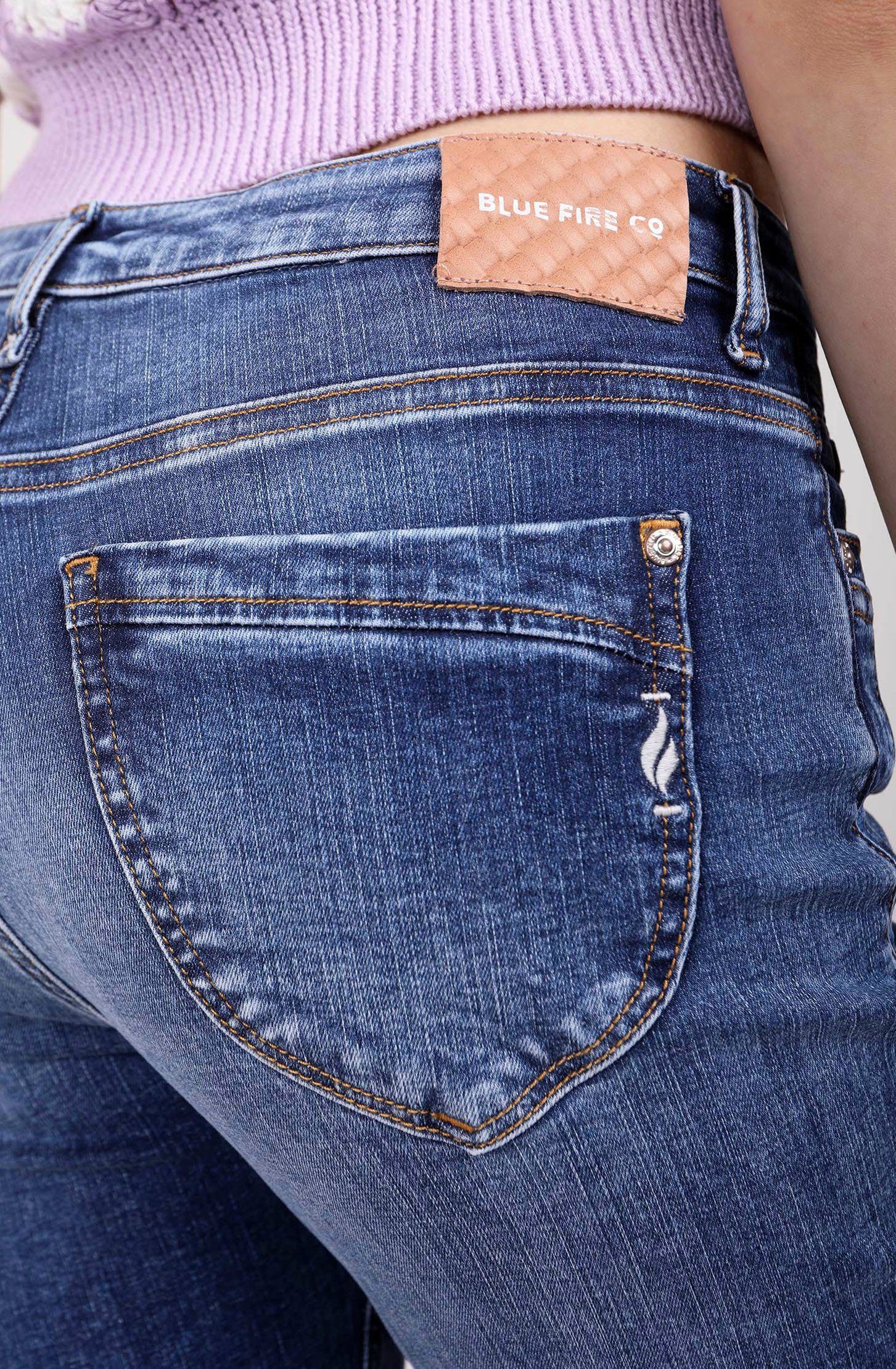 BLUE FIRE Slim-fit-Jeans NANCY tolle mit für Passform eine Stretchanteil blue dark