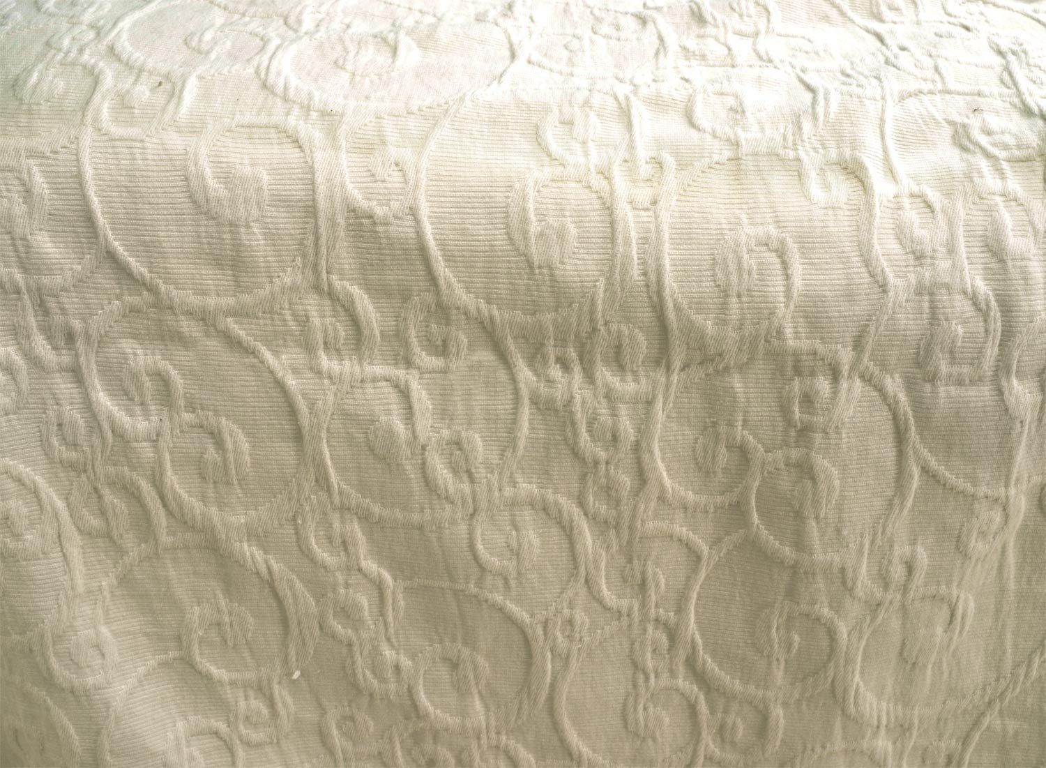 Wohnen und Accessoires GmbH & Co. KG Bettüberwurf Tagesdecke Fleur Rankenmuster – Bild 3 von 5