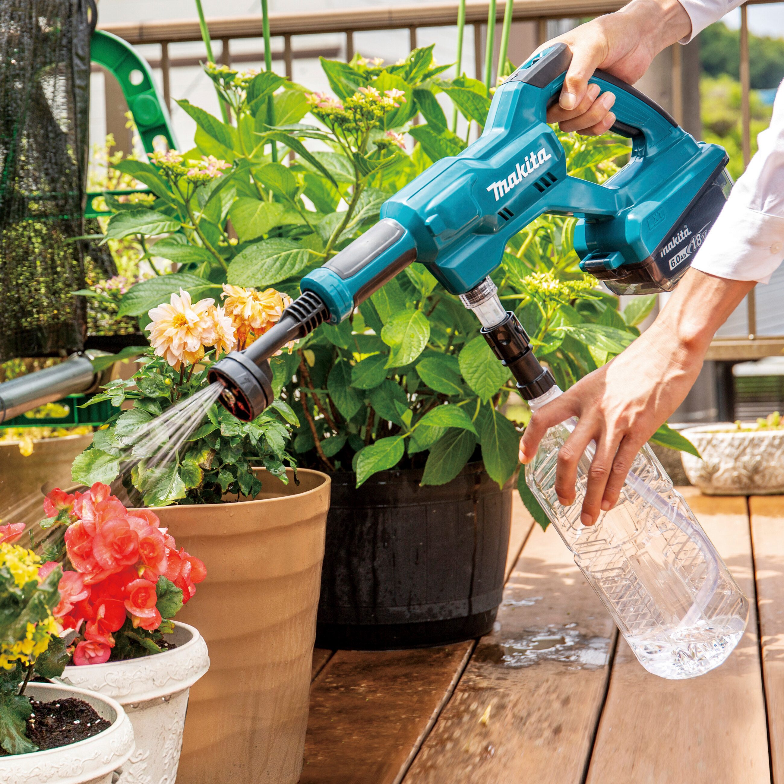 Makita Akku-Druckreiniger »DHW180«, Druck max: 24 bar, Fördermenge max: 150 l/h, (Leichter handgeführter Druckreiniger mit 8 oder 24 Bar Arbeitsdruck), 24 bar, 318 l/h, Edelstahl, 18V, Ohne Akku
