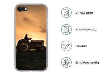 MuchoWow Handyhülle Traktor - Landwirt - Nebel, Handyhülle Apple iPhone 7, Smartphone-Bumper, Print, Handy Schutzhülle