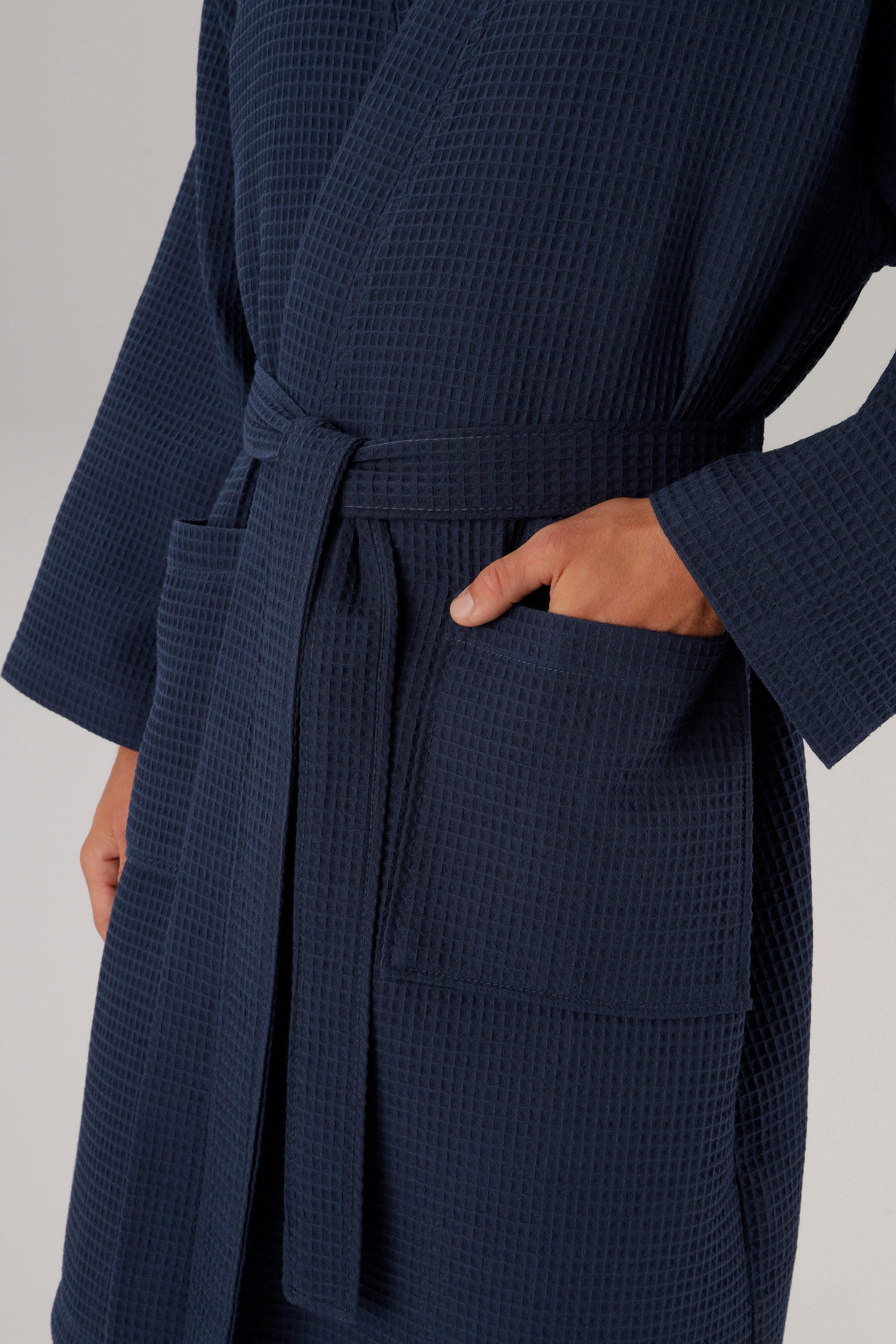 OTTO home Unisex-Bademantel Nora, Standard & Premium, leichte Qualität, ideal für Sauna & Spa, Waffelpiqué, Kimono-Kragen, Gürtel, Damen & Herren, Kimono-Kragen – Bild 4 von 5