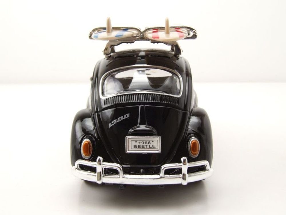 Motormax Modellauto VW Käfer mit Surfbrettern schwarz braun, Maßstab 1:24
