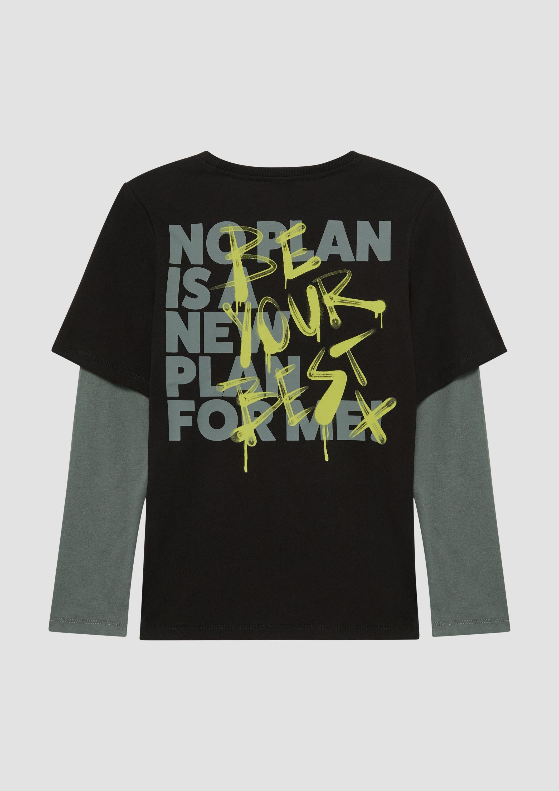s.Oliver Langarmshirt T-Shirt Longsleeve in modischer Layering-Optik und Rückenprint