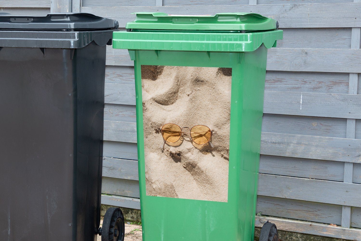 Container, St), Mülleimer-aufkleber, (1 - Wandsticker Mülltonne, Sticker, Abfalbehälter - Sand Sonnenbrille MuchoWow Orange