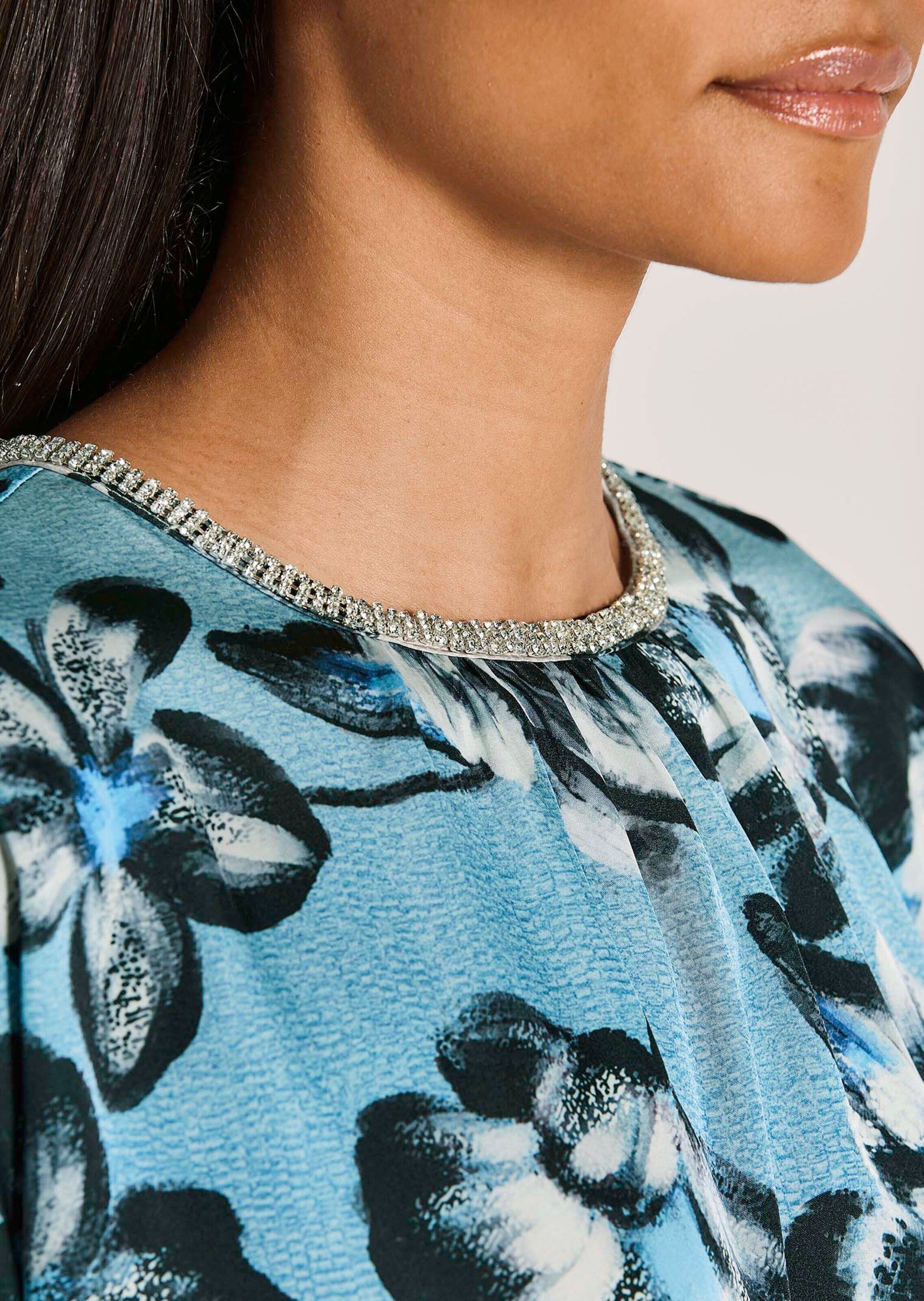 MADELEINE Langarmbluse Moderne ärmellose Bluse Floral-Print, Rundhals, Strassdetails, kurze Ärmel – Bild 4 von 5