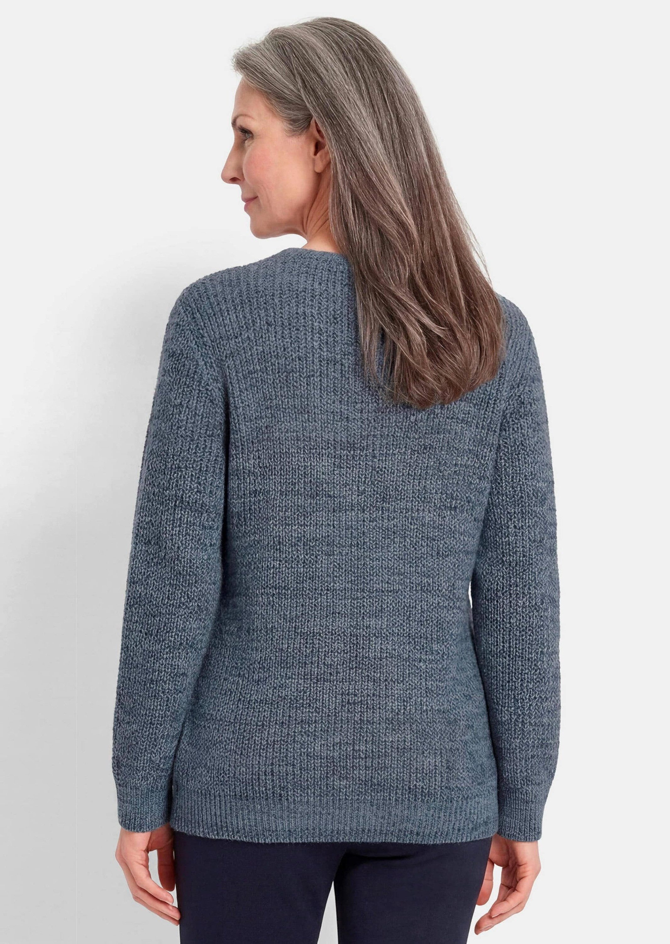 GOLDNER Strickpullover Kurzgröße: Strickpullover mit V-Ausschnitt Figurbetonter Feinstrick mit diagonaler Rippenstruktur und Langarm