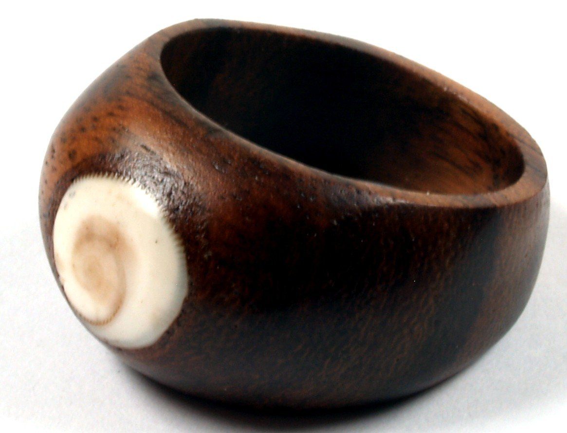 Guru-Shop Fingerring Handgeschnitzter Holzring mit gravierter.. günstig online kaufen