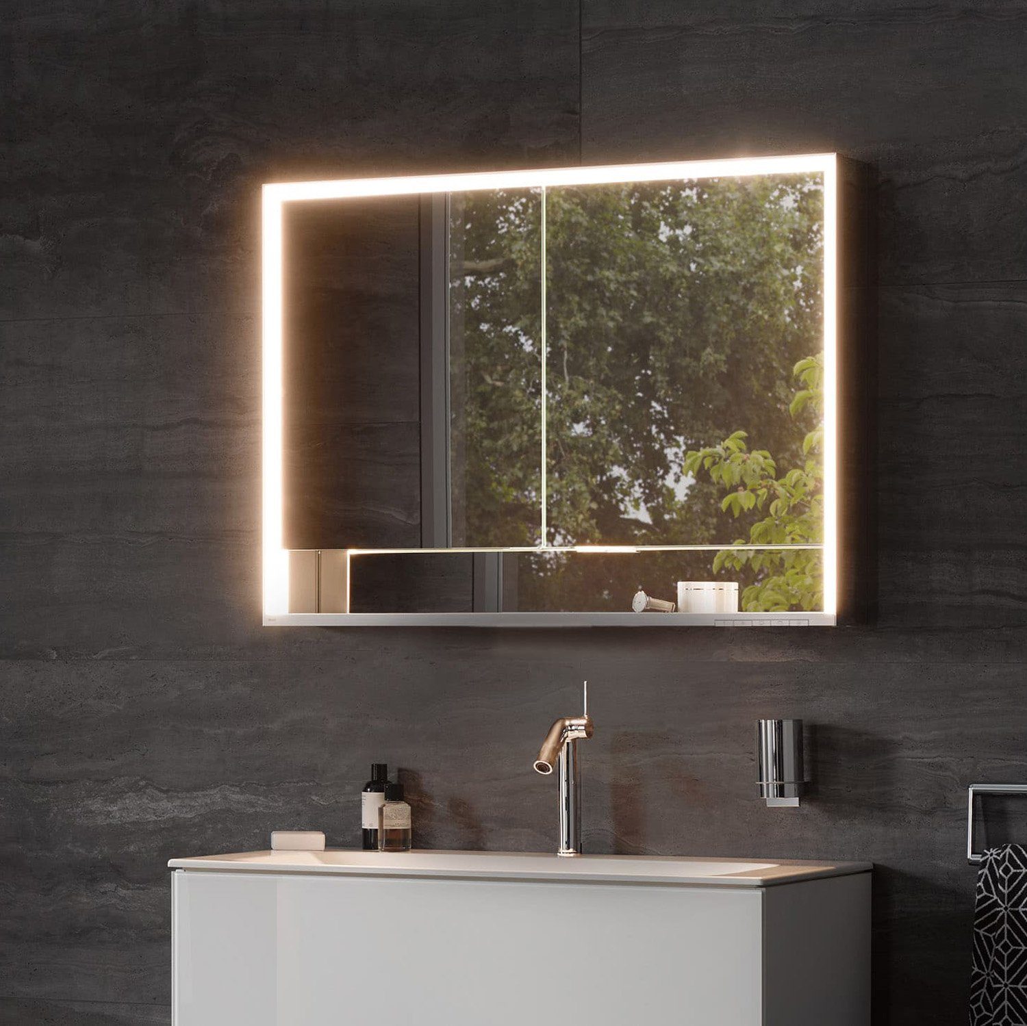 Keuco Spiegelschrank Royal Lumos (Badezimmerspiegelschrank mit Beleuchtung  LED), mit Steckdose, dimmbar, einstellbare Lichtfarbe, Aluminium-Korpus,  2-türig, 100 cm breit