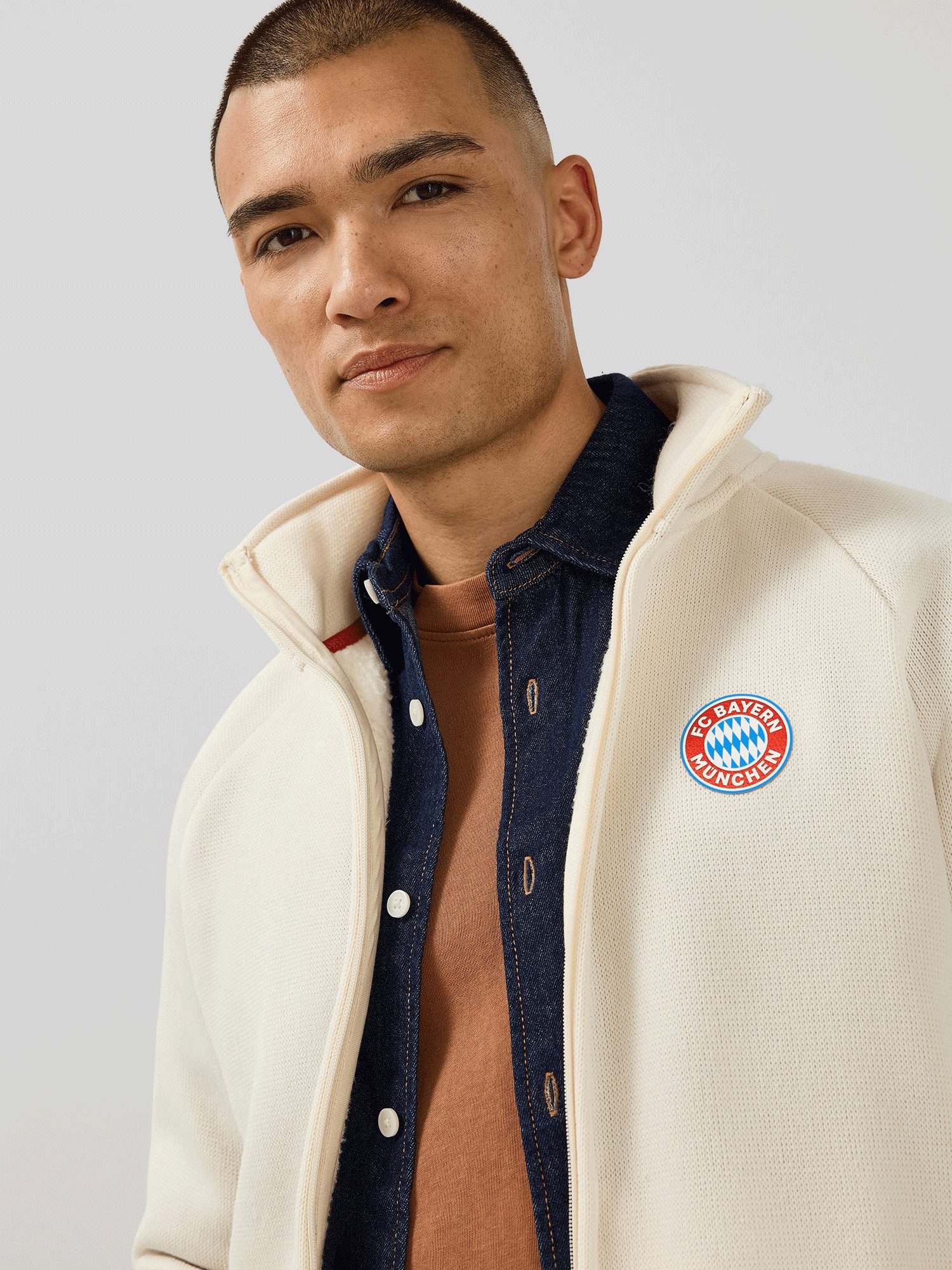 FC Bayern München Fleecejacke FC Bayern München, Fleecejacke Essentials, Herren, Off white – Bild 4 von 5