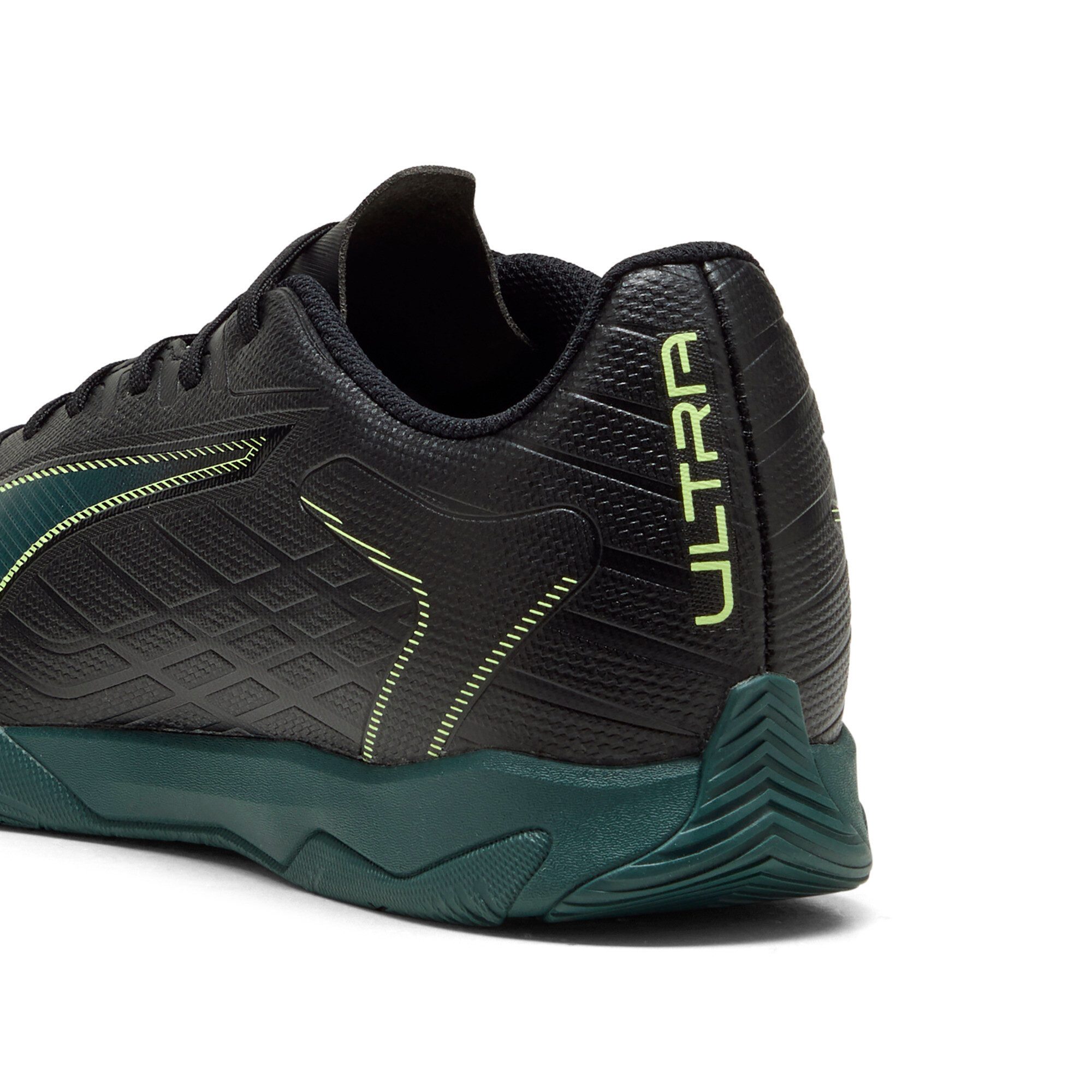 PUMA ULTRA 6 PLAY IT Fußballschuh für Halle und Straße, mit leichter Gummilaufsohle, Schnürverschluss