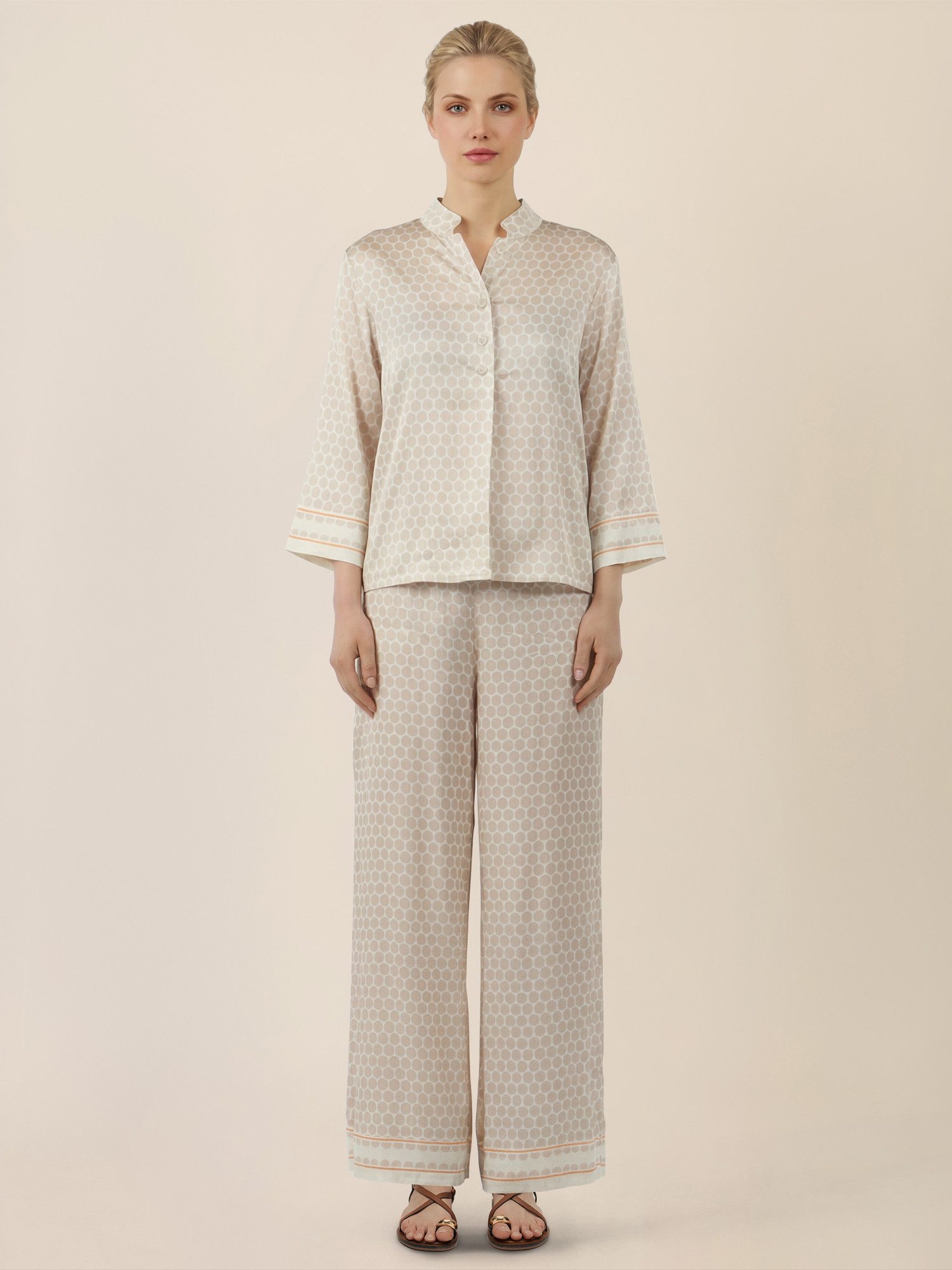 Apart Blusenshirt mit Stehkragen und Punktmuster