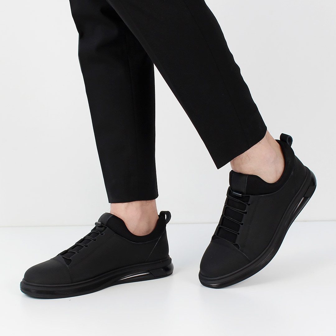 Celal Gültekin Herren Low-Top Sneaker aus schwarzem Leder Sneaker Mattes Le günstig online kaufen