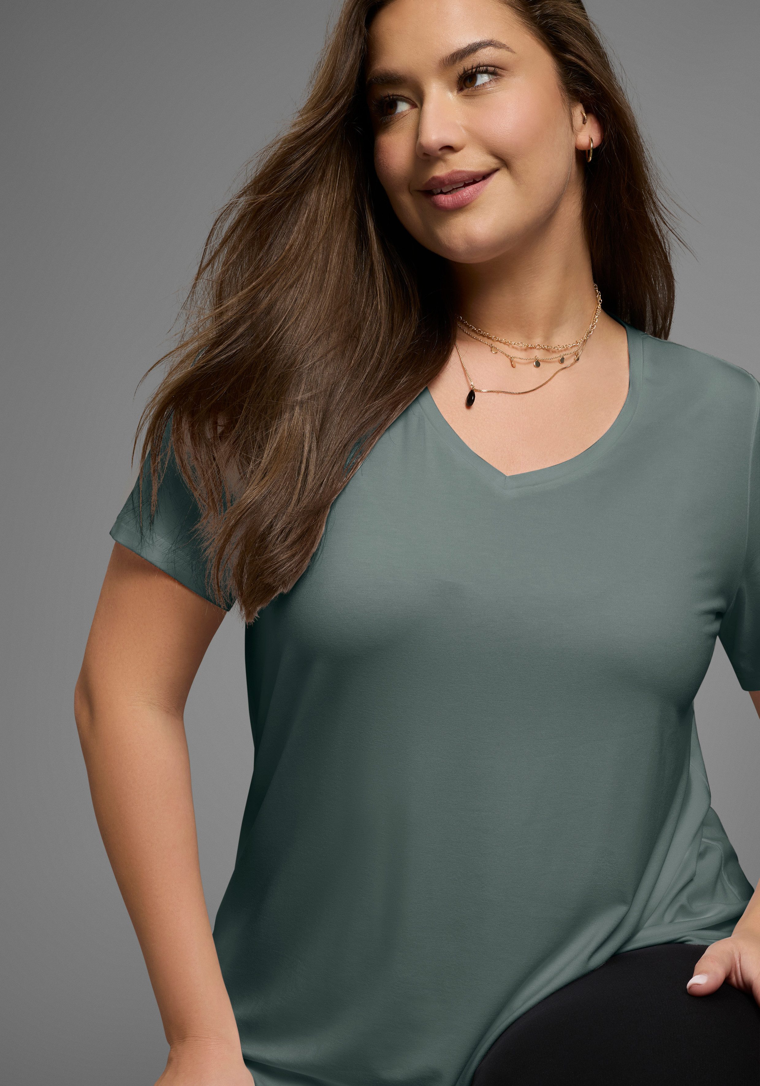 Laura Scott CURVE T-Shirt mit V-Ausschnitt aus fließender Viskose - GROSSE günstig online kaufen