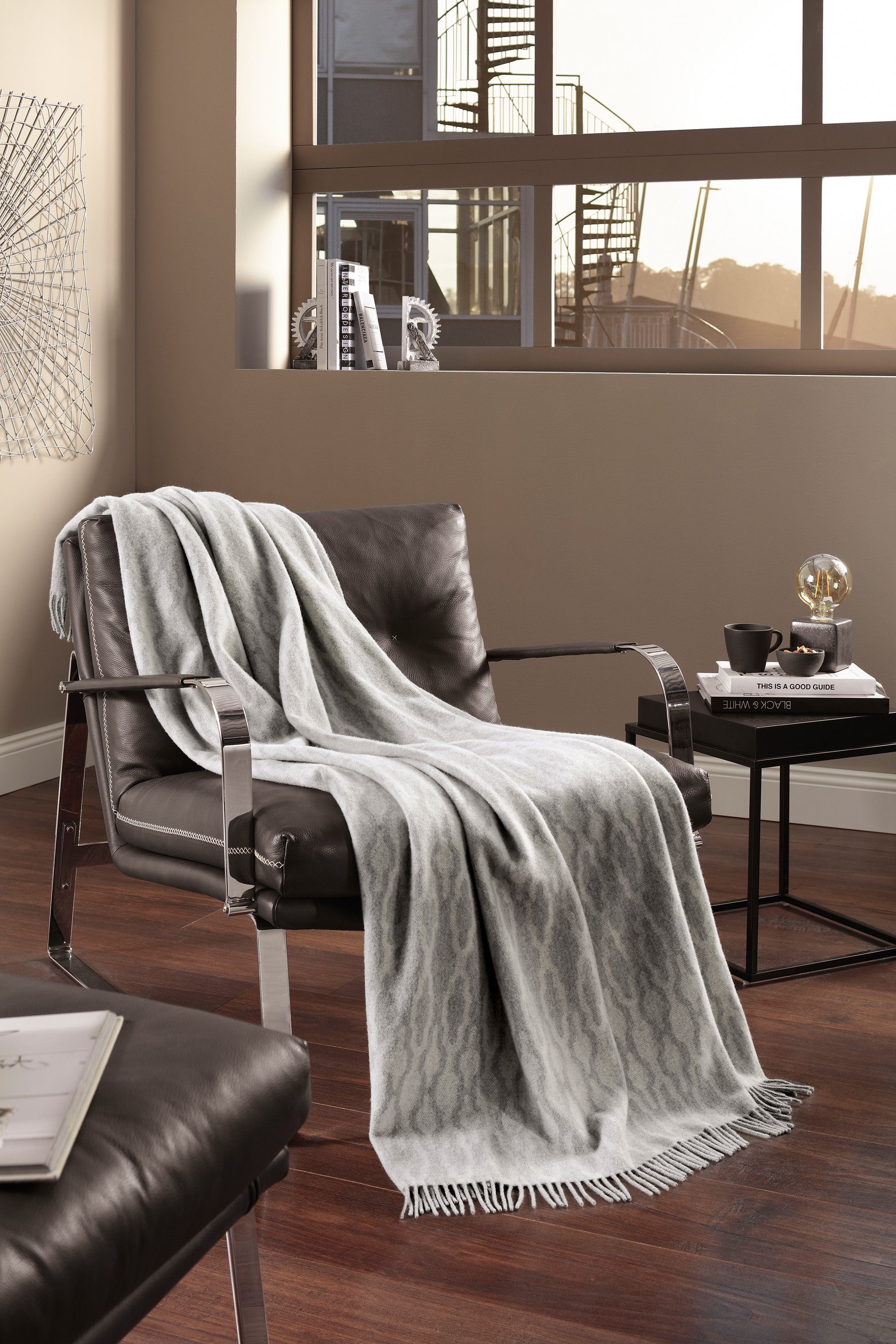 Wohndecke Enigma French Linen, Fransenplaid in 130x170 cm in hellgrau, Villeroy & Boch, Made in Italy