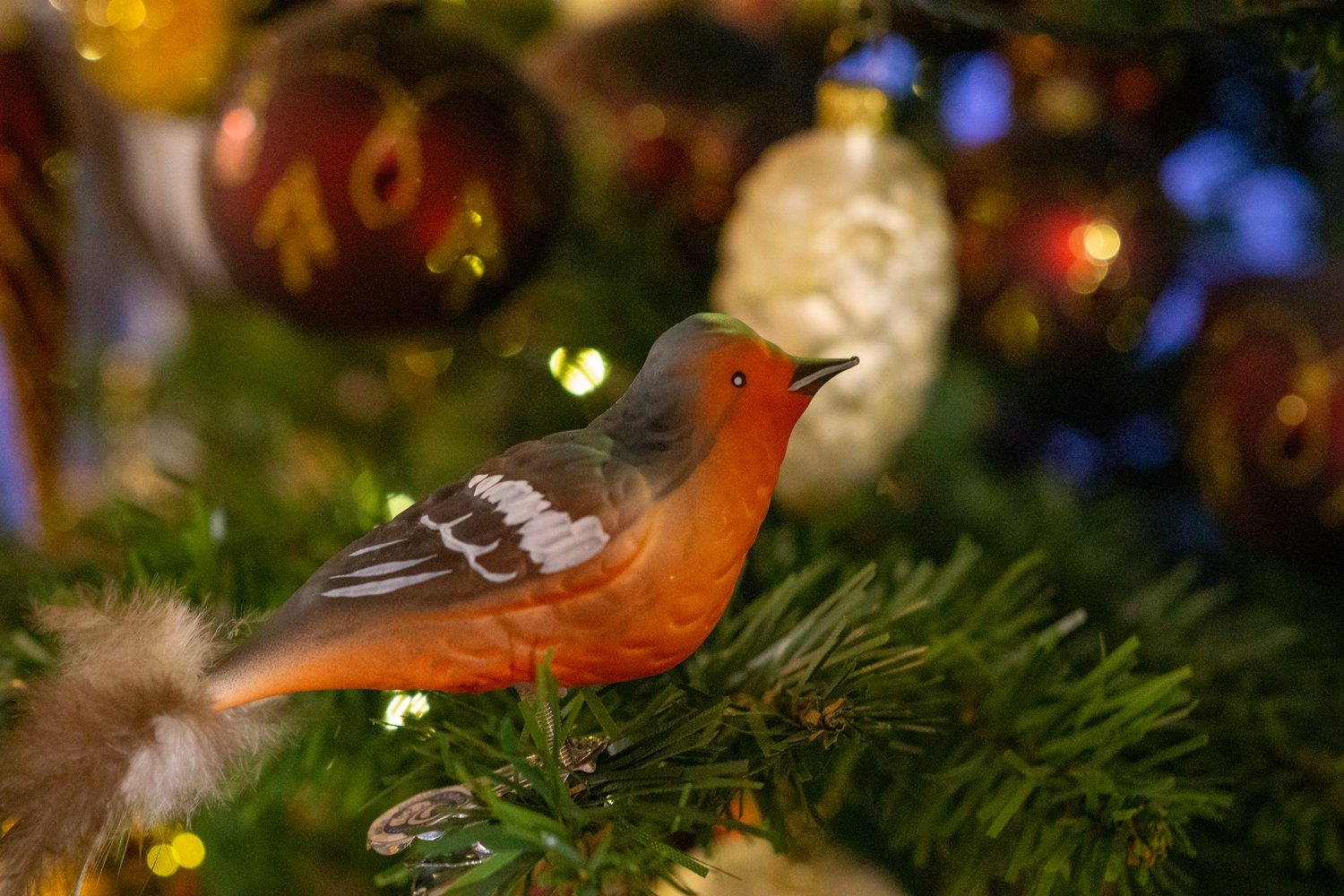 Buchfink mit Naturfeder, Glass handdekoriert, Birds of aus Christbaumschmuck eigener Herstellung mundgeblasen, Glasvogel