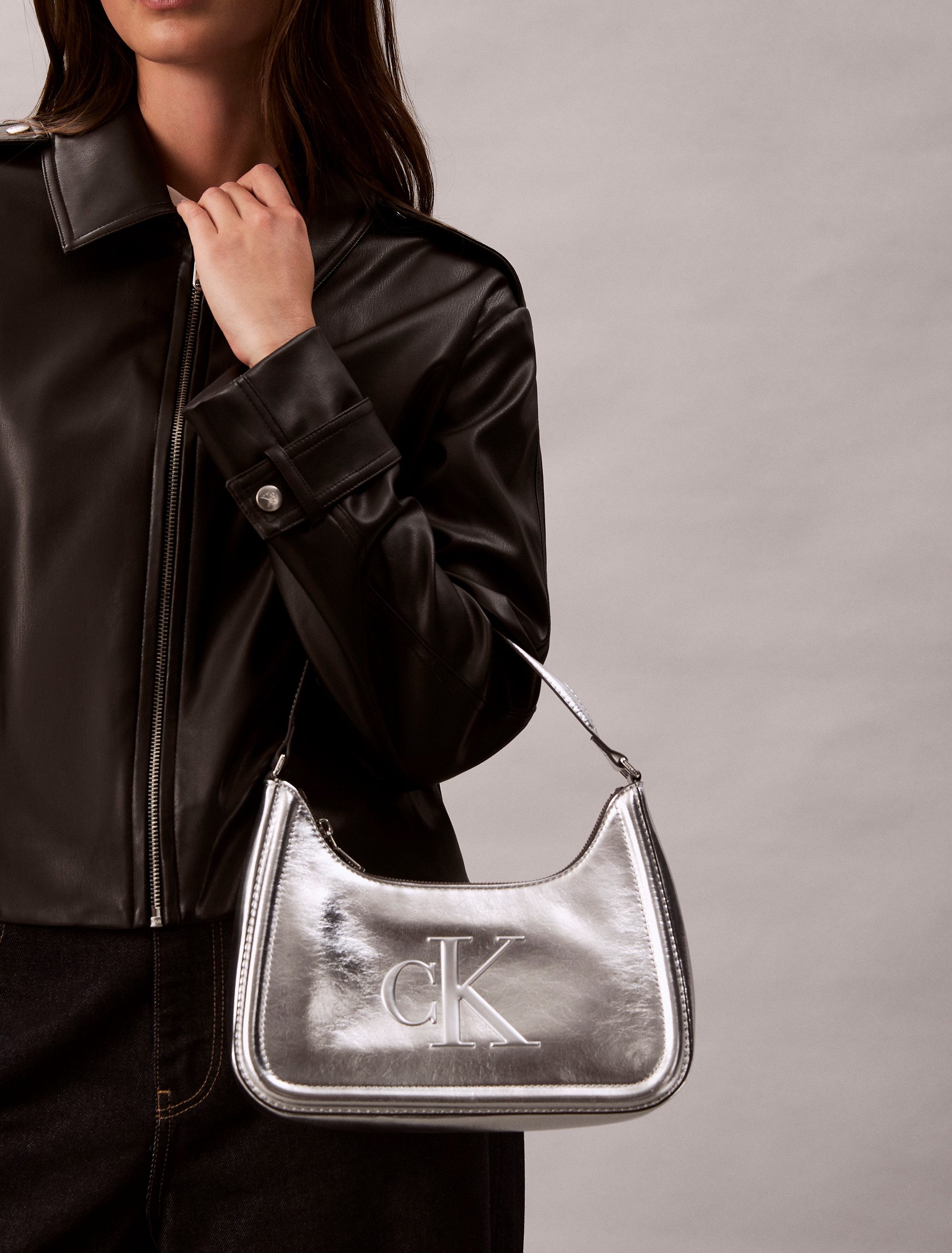 Calvin Klein Schultertasche BOLD CK METALLIC SHOULDER BAG, Dmaen Tragetasch günstig online kaufen