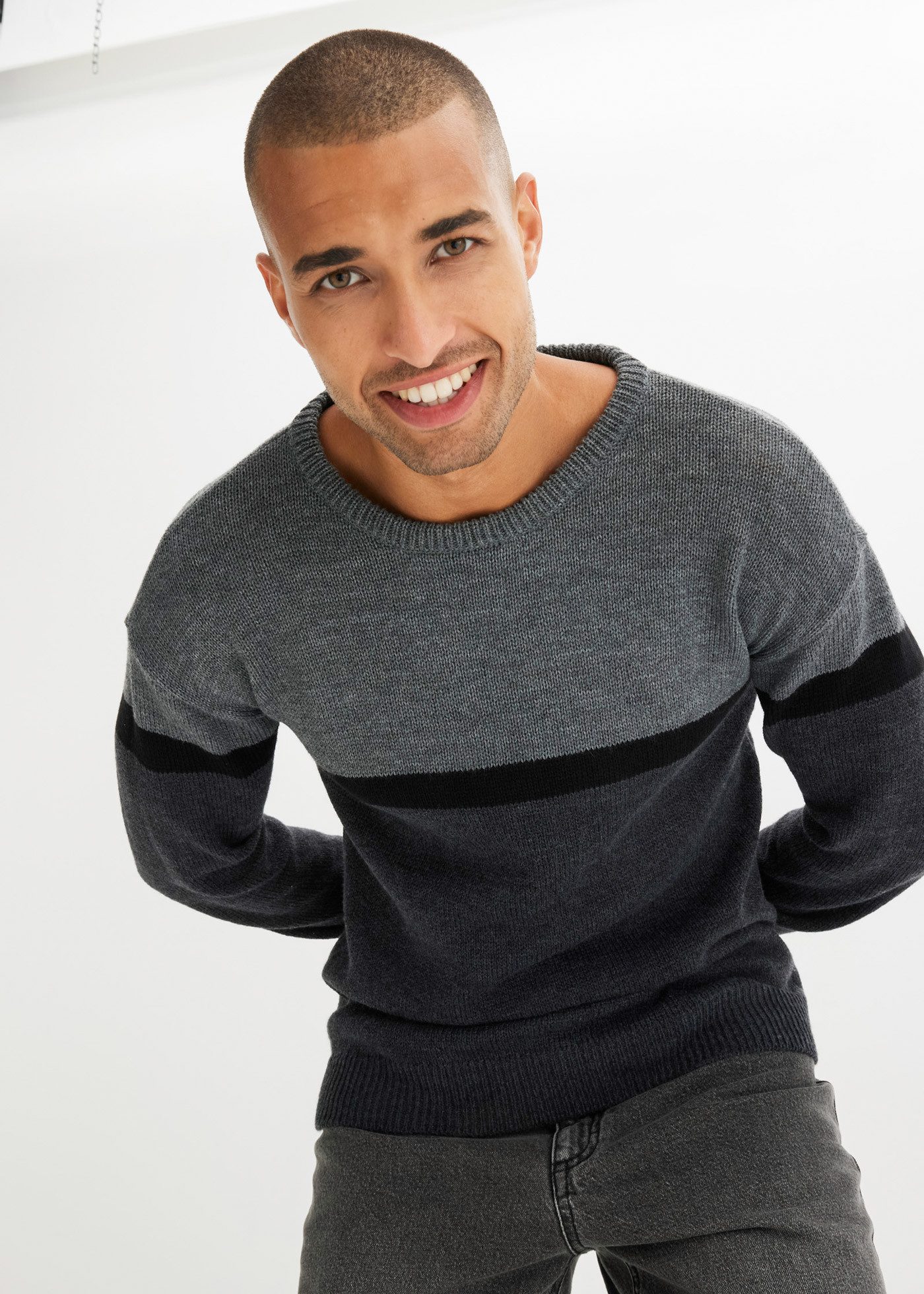 bonprix Strickpullover mit Rundhalsausschnitt, Regular Fit, im colorblocking Look