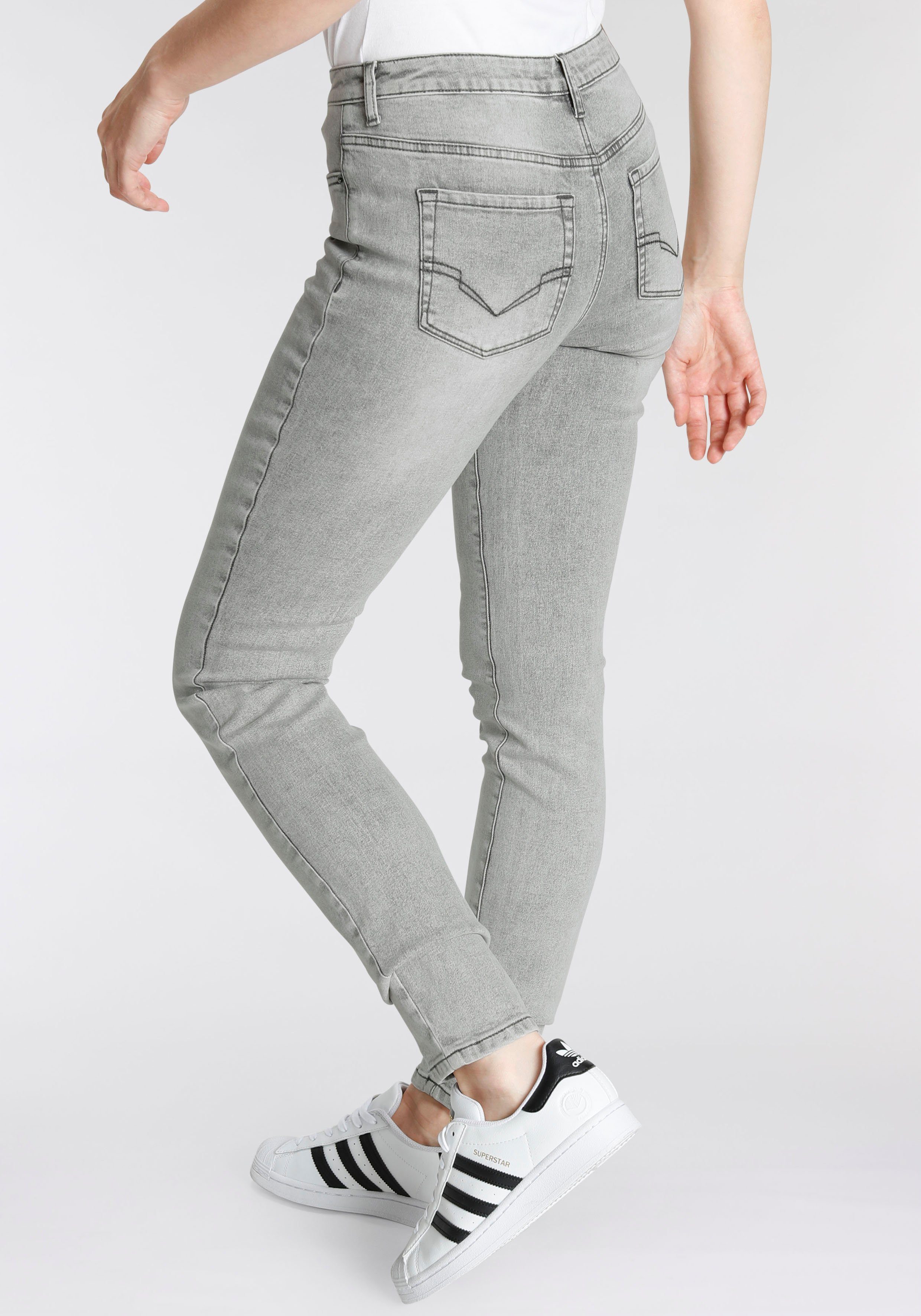 H.I.S 5-Pocket-Jeans VINTAGE SLIM HIGH RISE Ökologische, wassersparende  Produktion durch OZON WASH