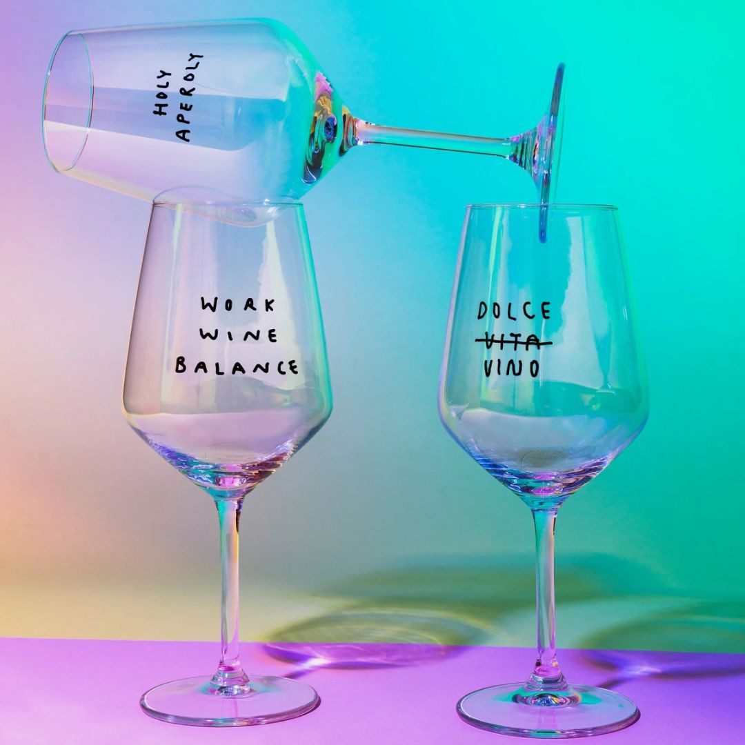 suebidou Weinglas Weinglas mit witzigem Statement humorvoll Design Glas, nachhaltig, kreativ, witziger Spruch